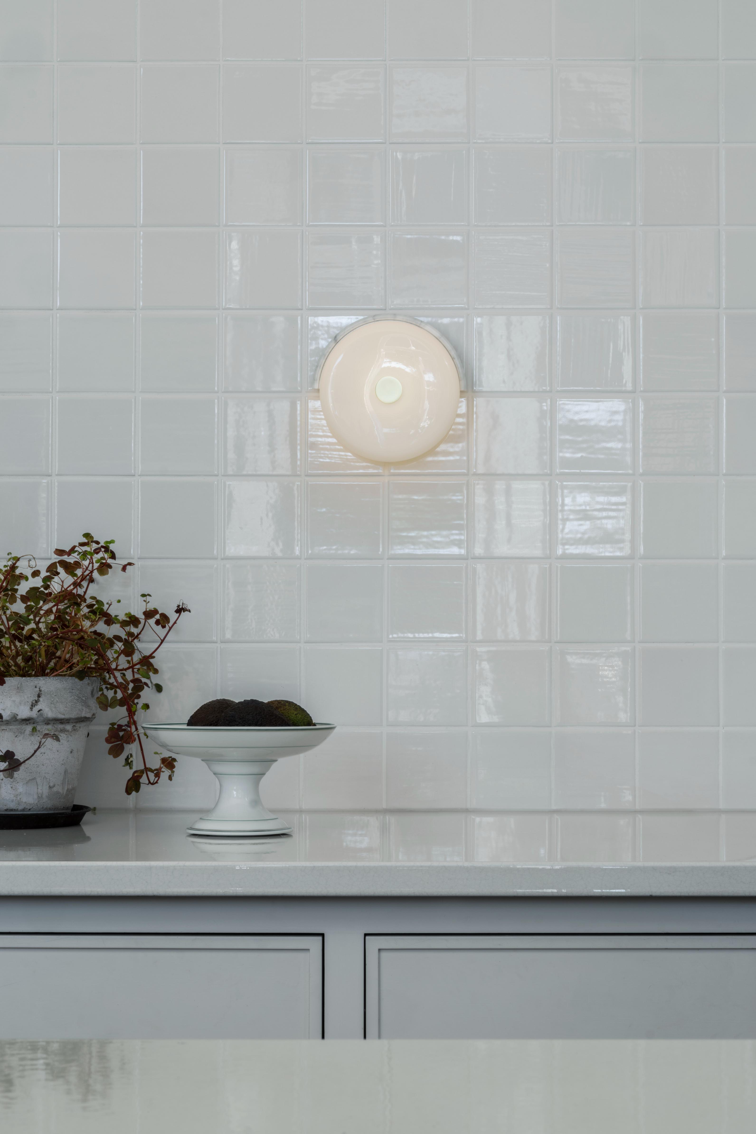 TRIP Wall Lamp White Marble with Milky White Glass