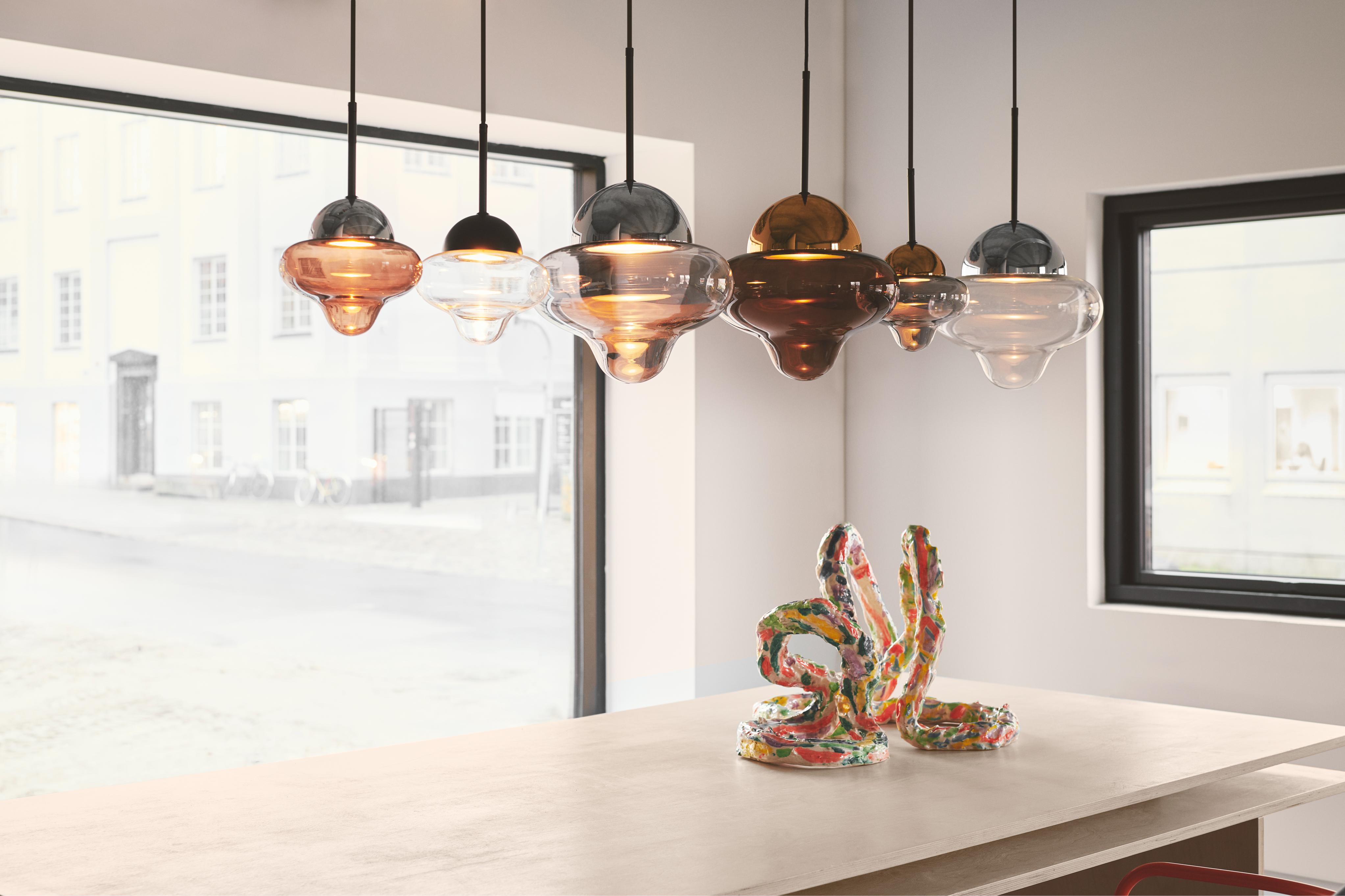 Závěsné svítidlo NUTTY hnědé sklo s černým povrchem