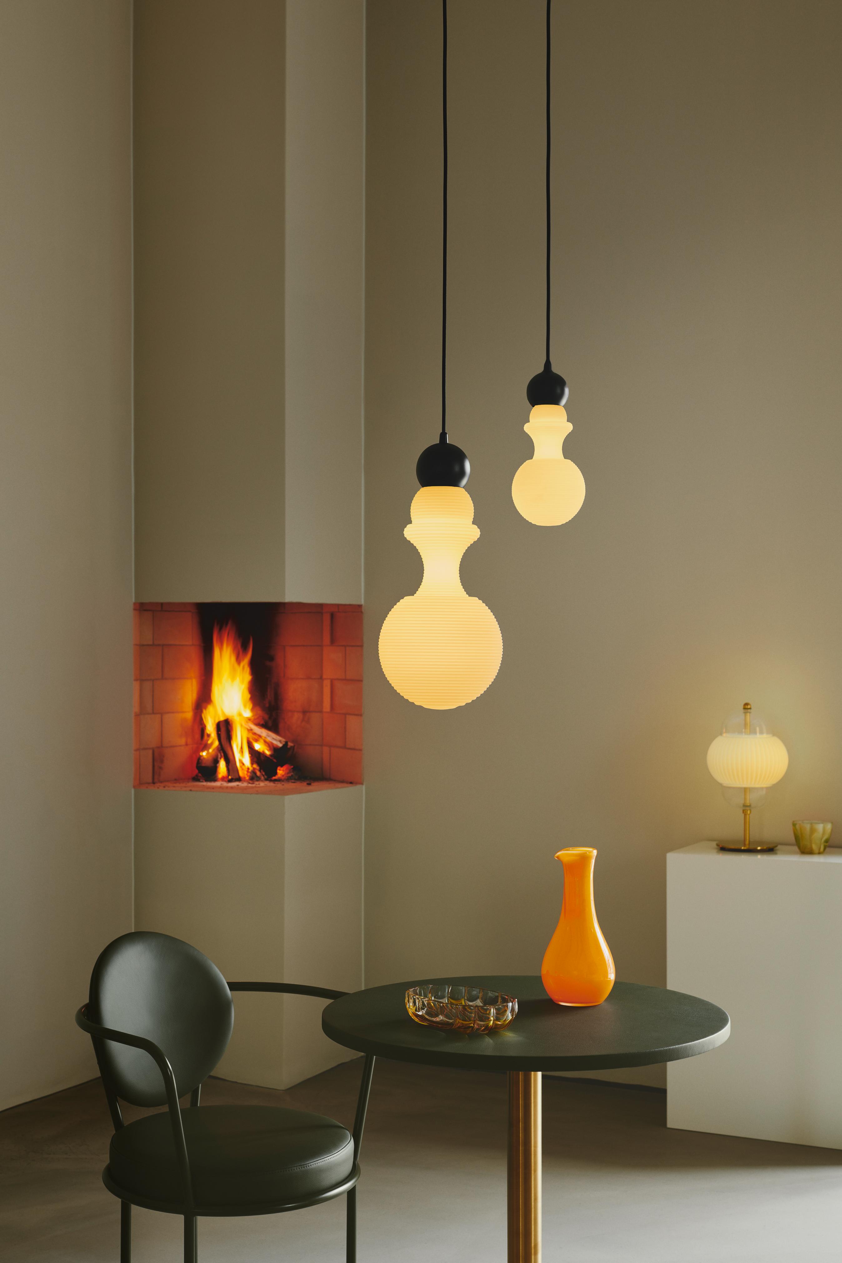 Závěsné svítidlo PARIS 1920 bílé s černým povrchem