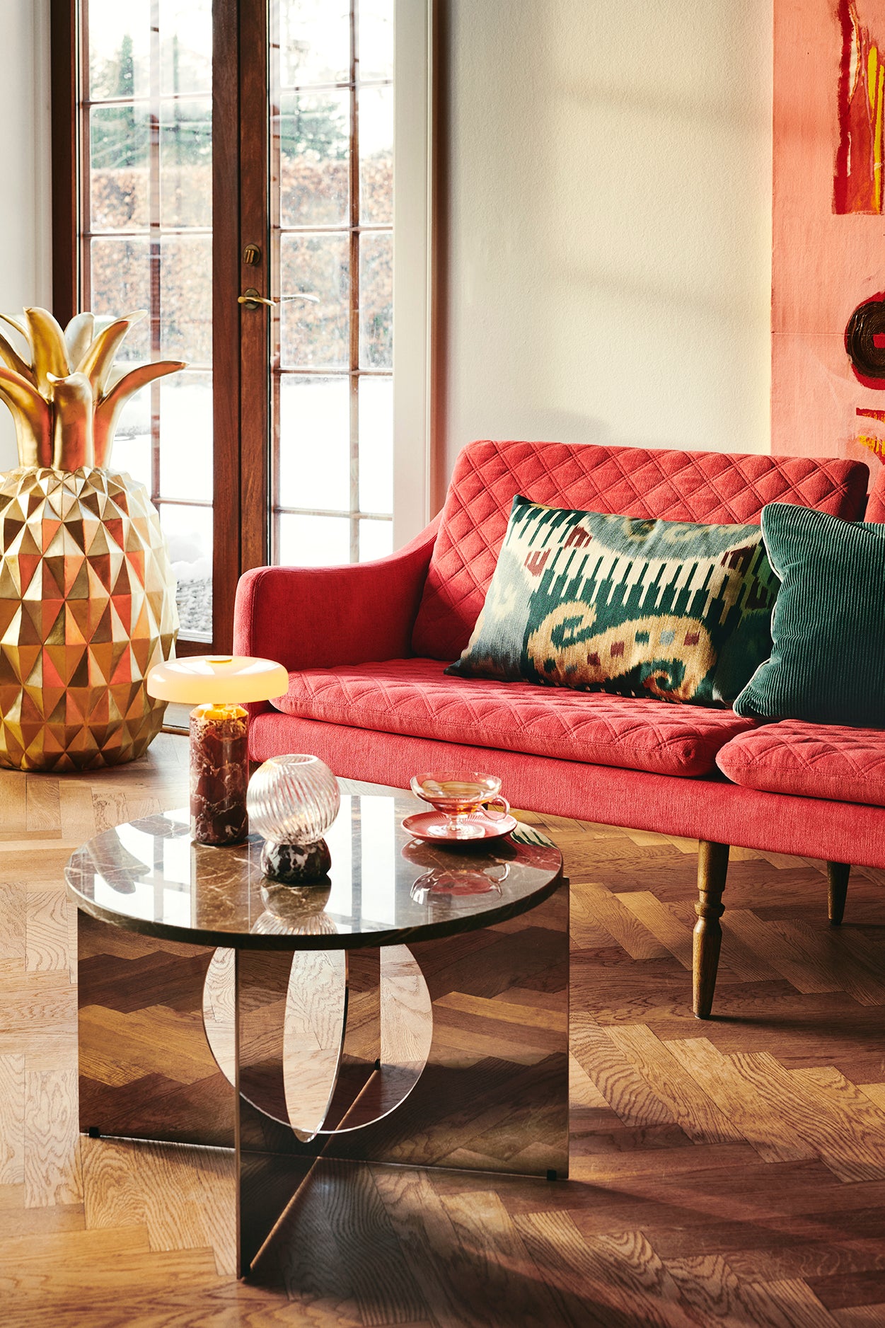 Přenosná lampa TRIP burgundová mramor s mléčně bílým sklem