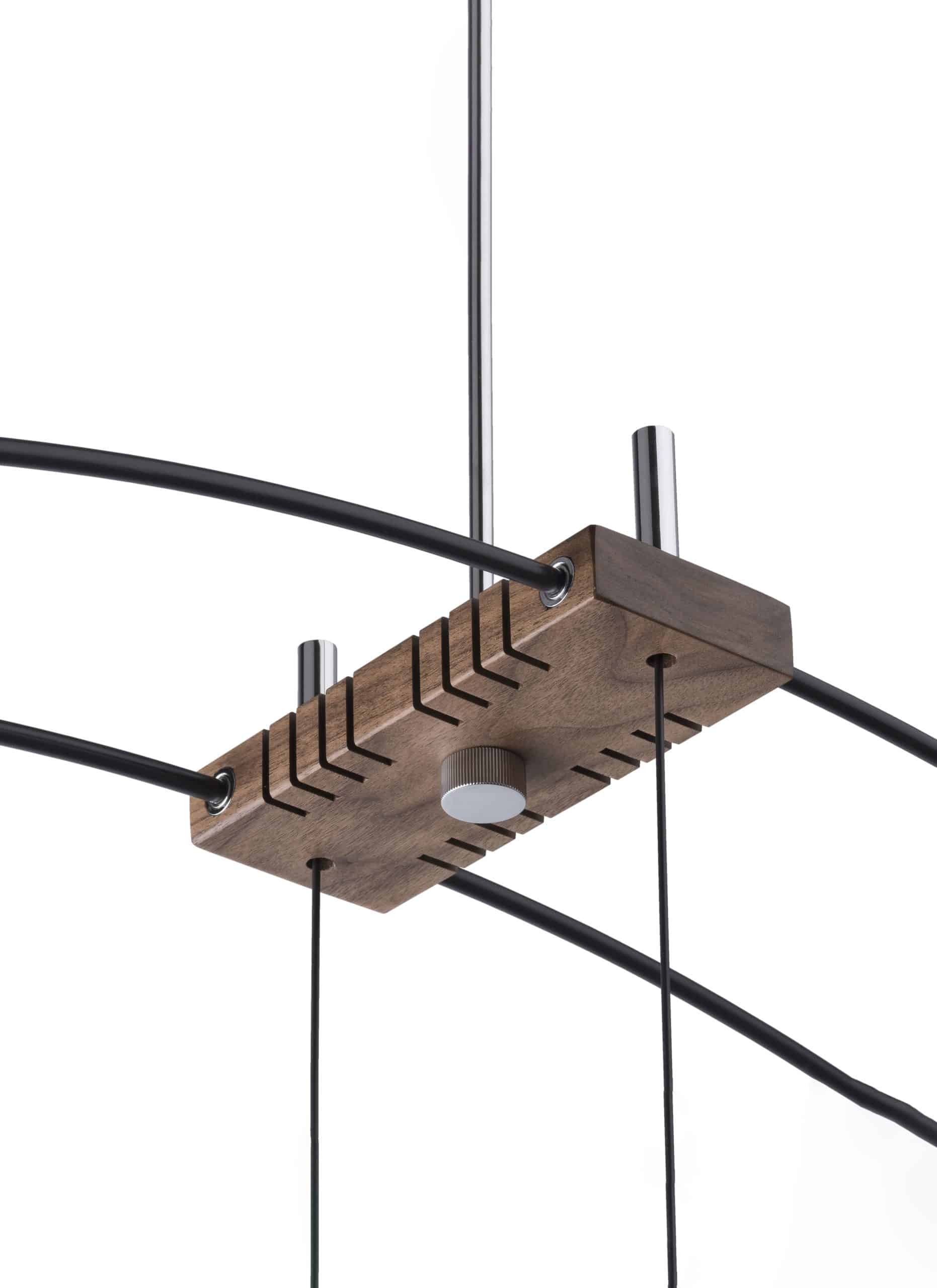 Nástěnné hodiny DELMORI ořechové dřevo s černou a chromem