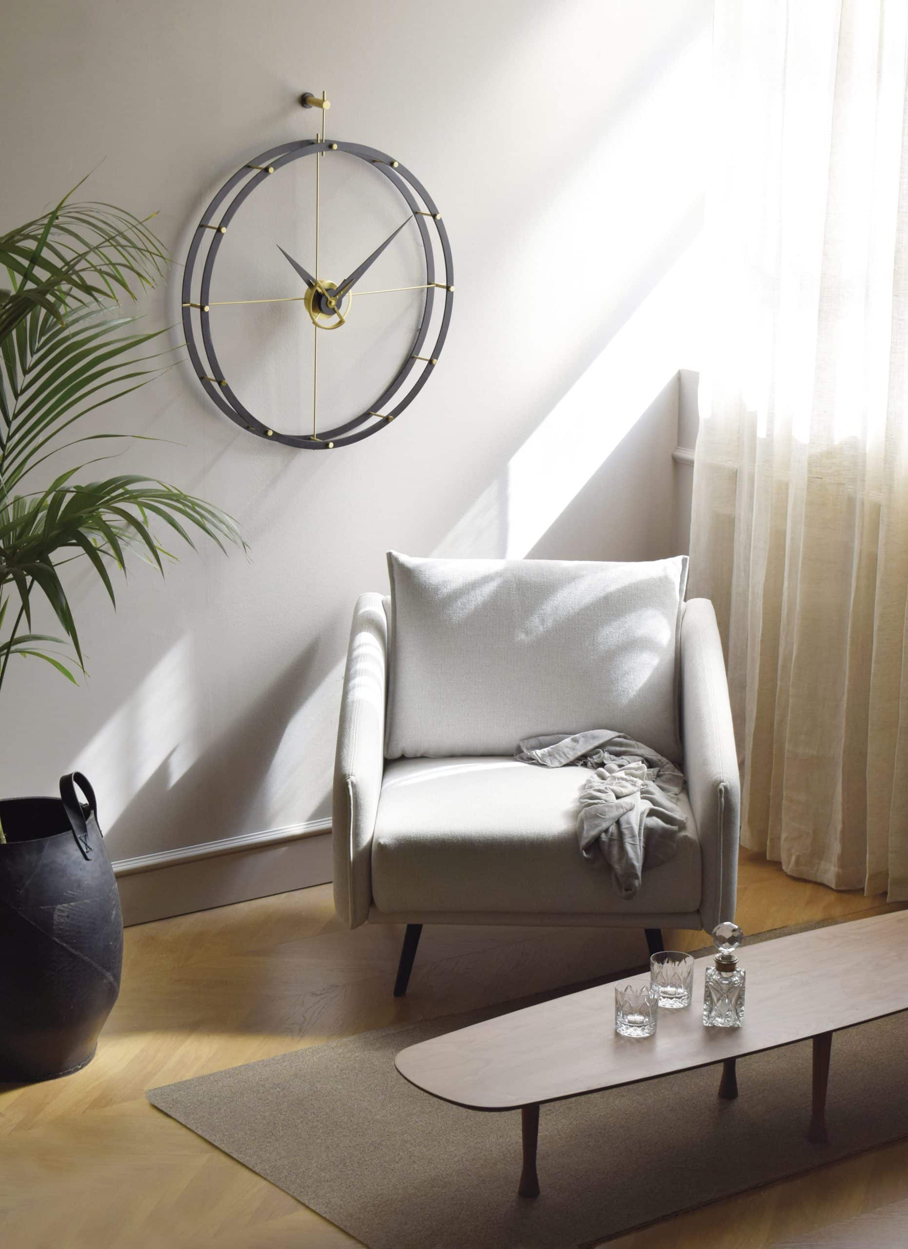 Nástěnné hodiny DOUBLE O černé s mosazným detailem