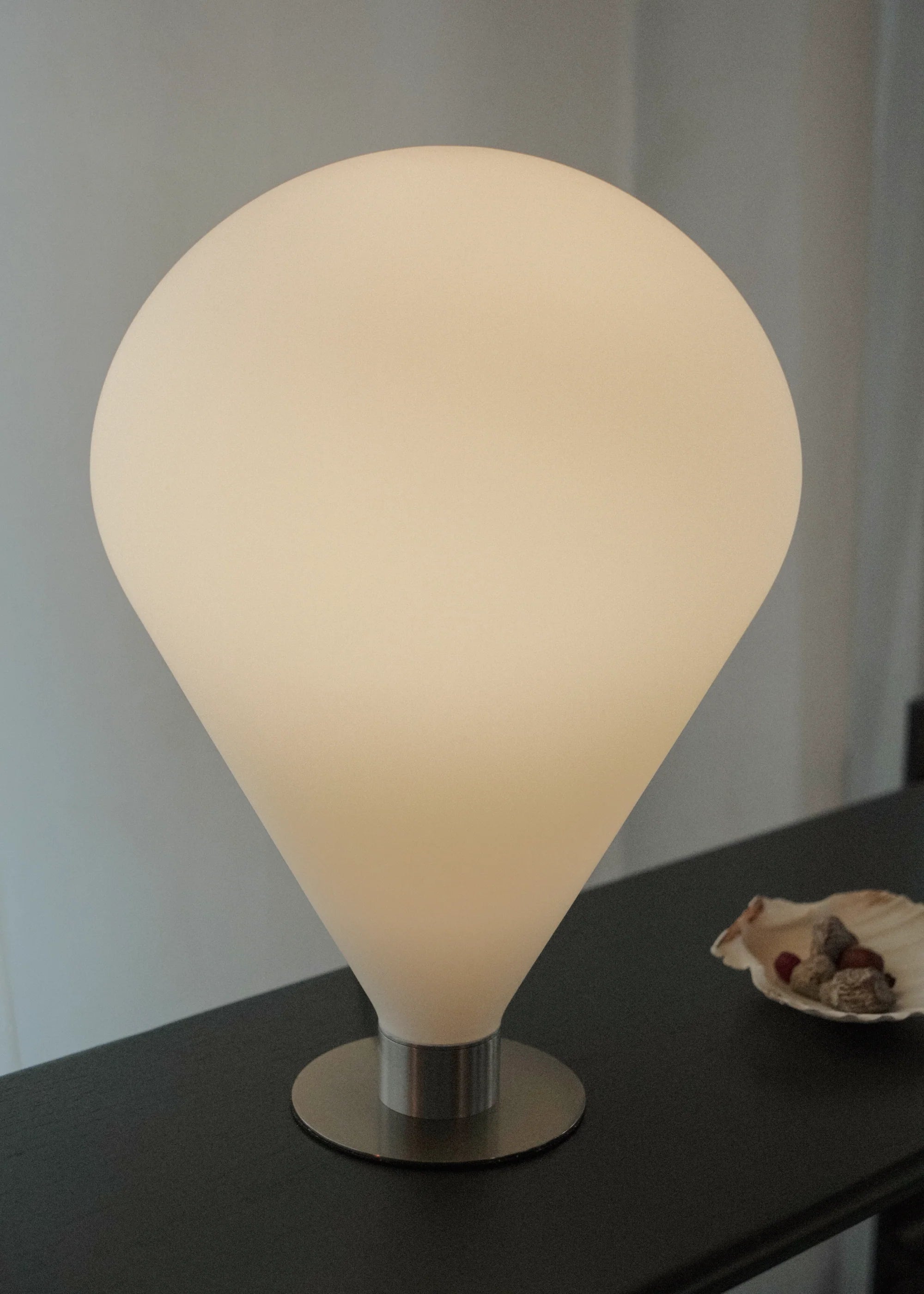 Stolní lampa ELY bílý stínidlo se stříbrným podstavcem