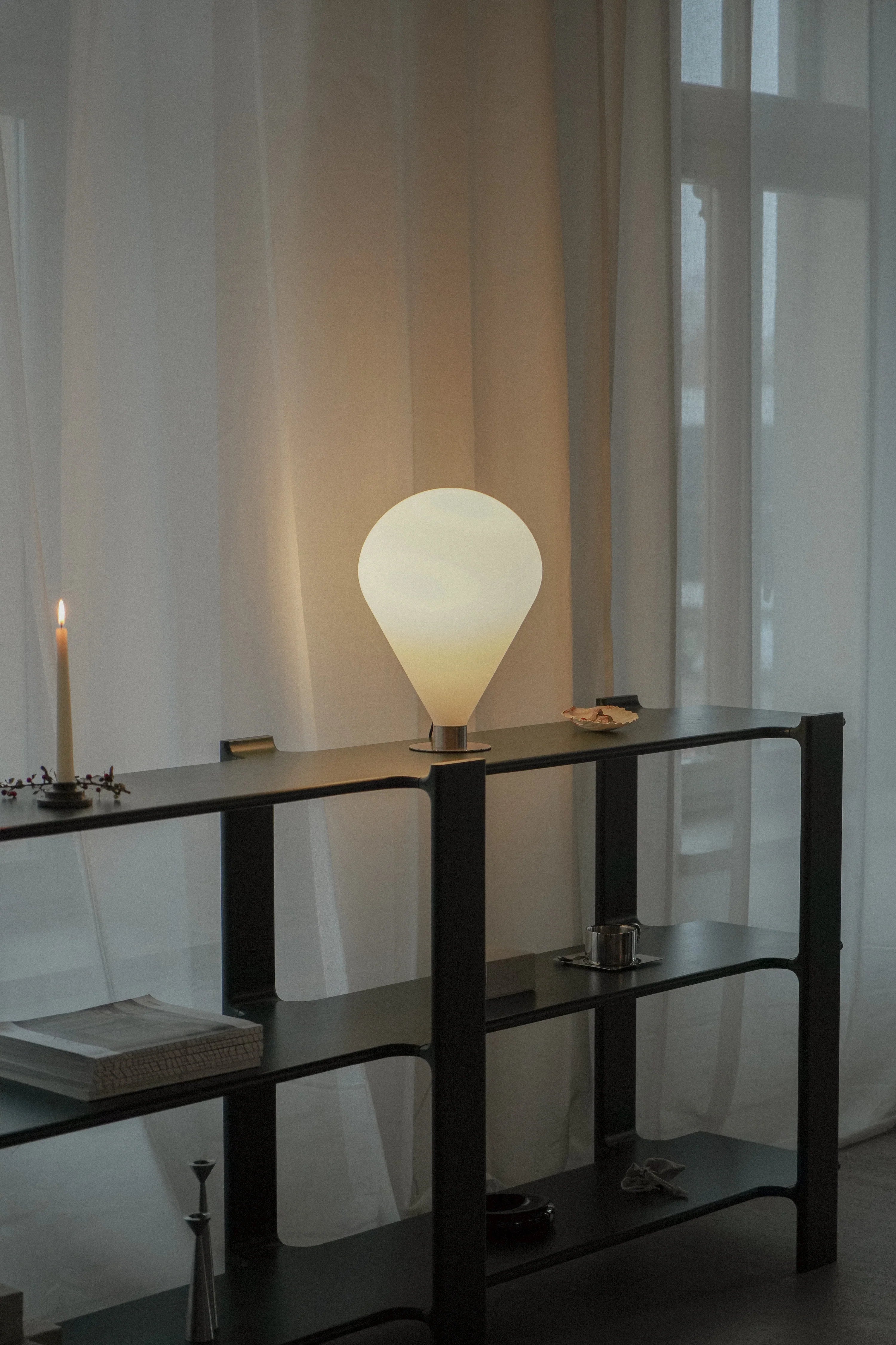 Stolní lampa ELY bílý stínidlo se stříbrným podstavcem