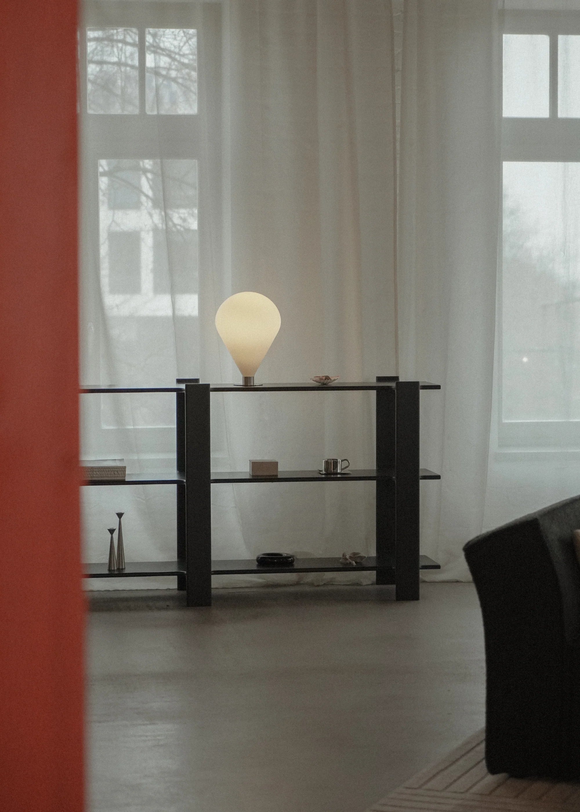 Stolní lampa ELY bílý stínidlo se stříbrným podstavcem