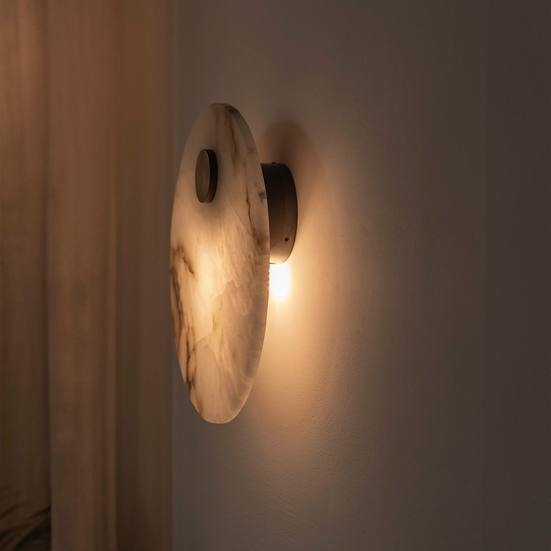 Alabaster Wall Lamp EOS Brass