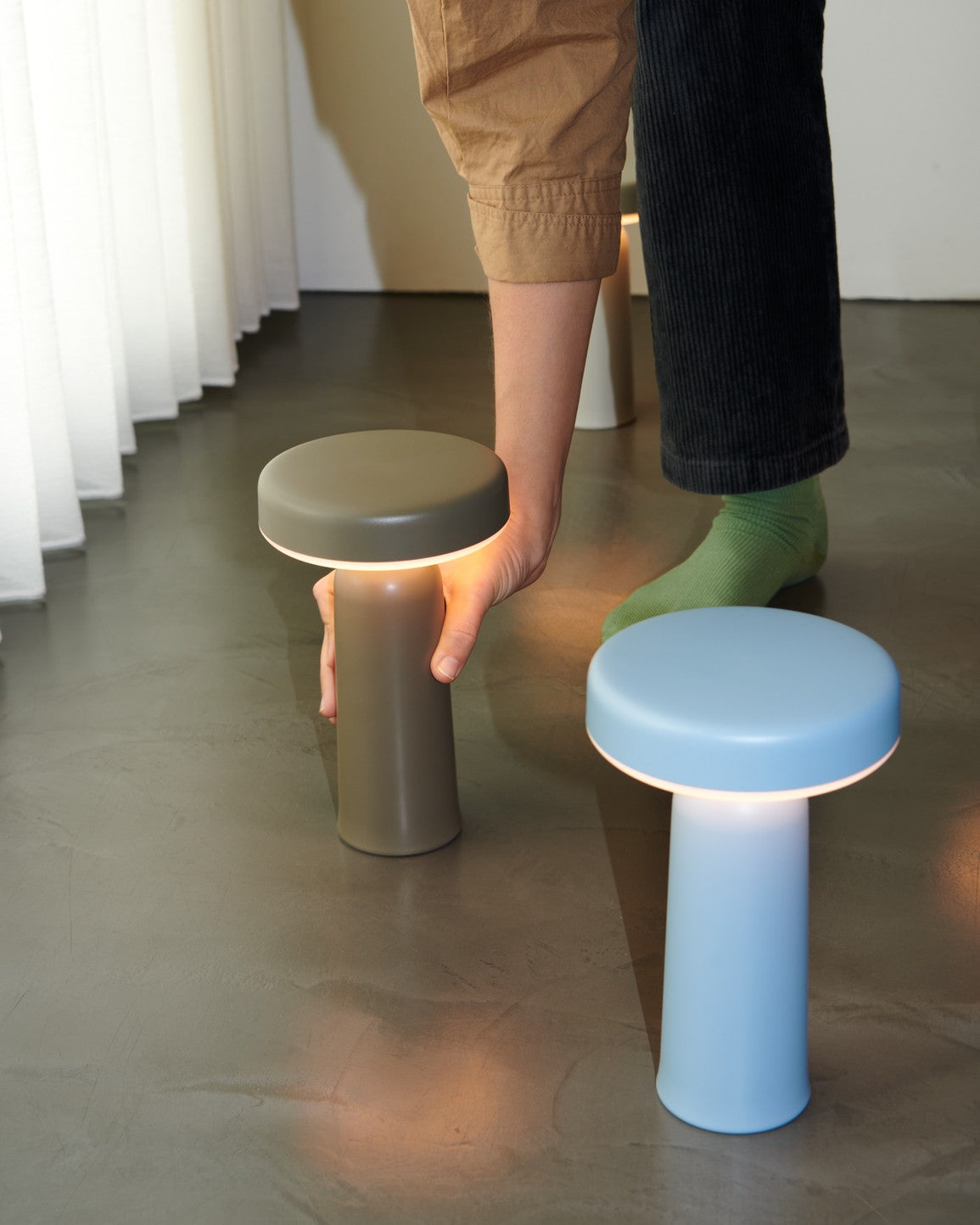 Přenosná venkovní lampa EASE taupe