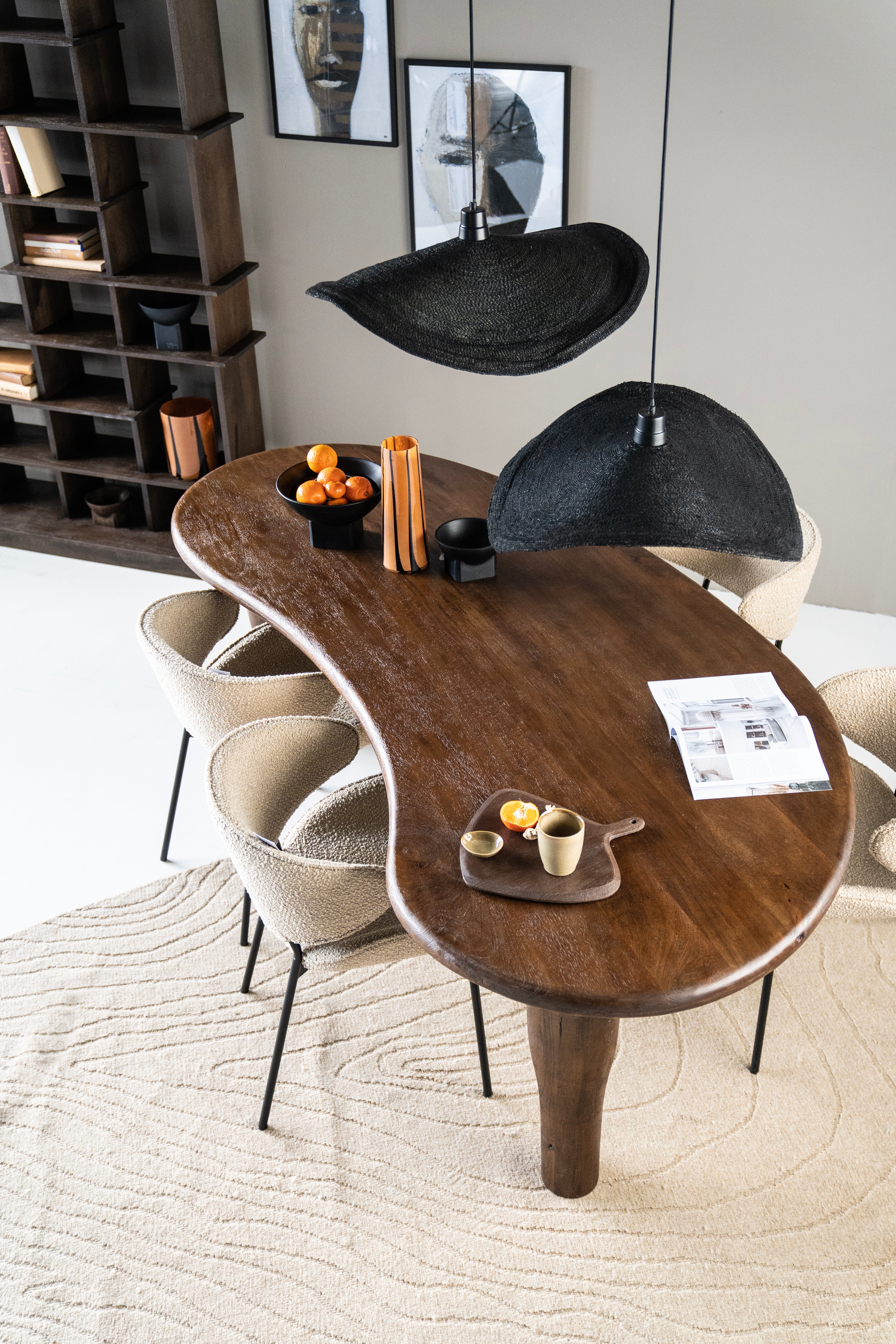 TESS Chair brown with black base