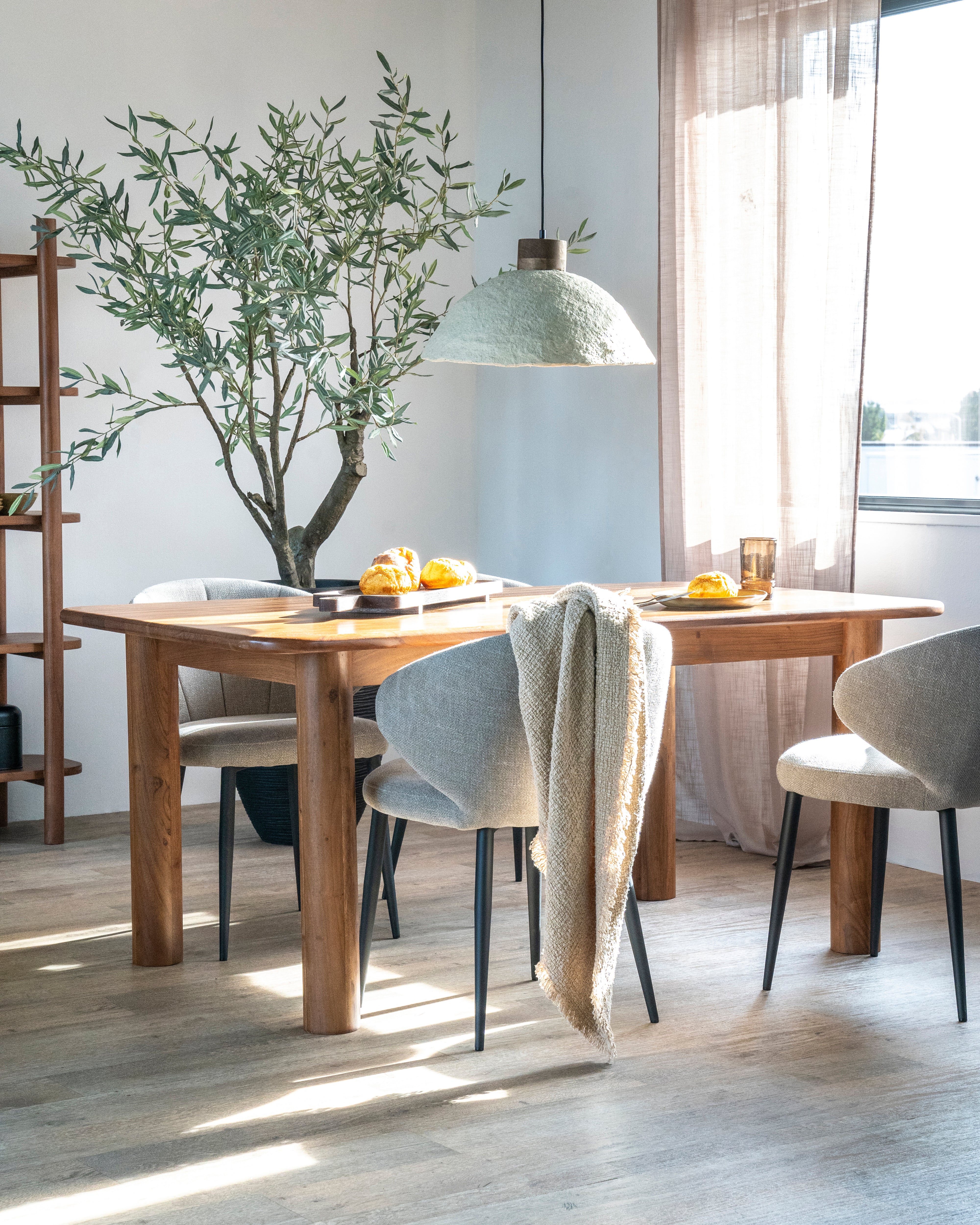 JULIAN Table Acacia Wood