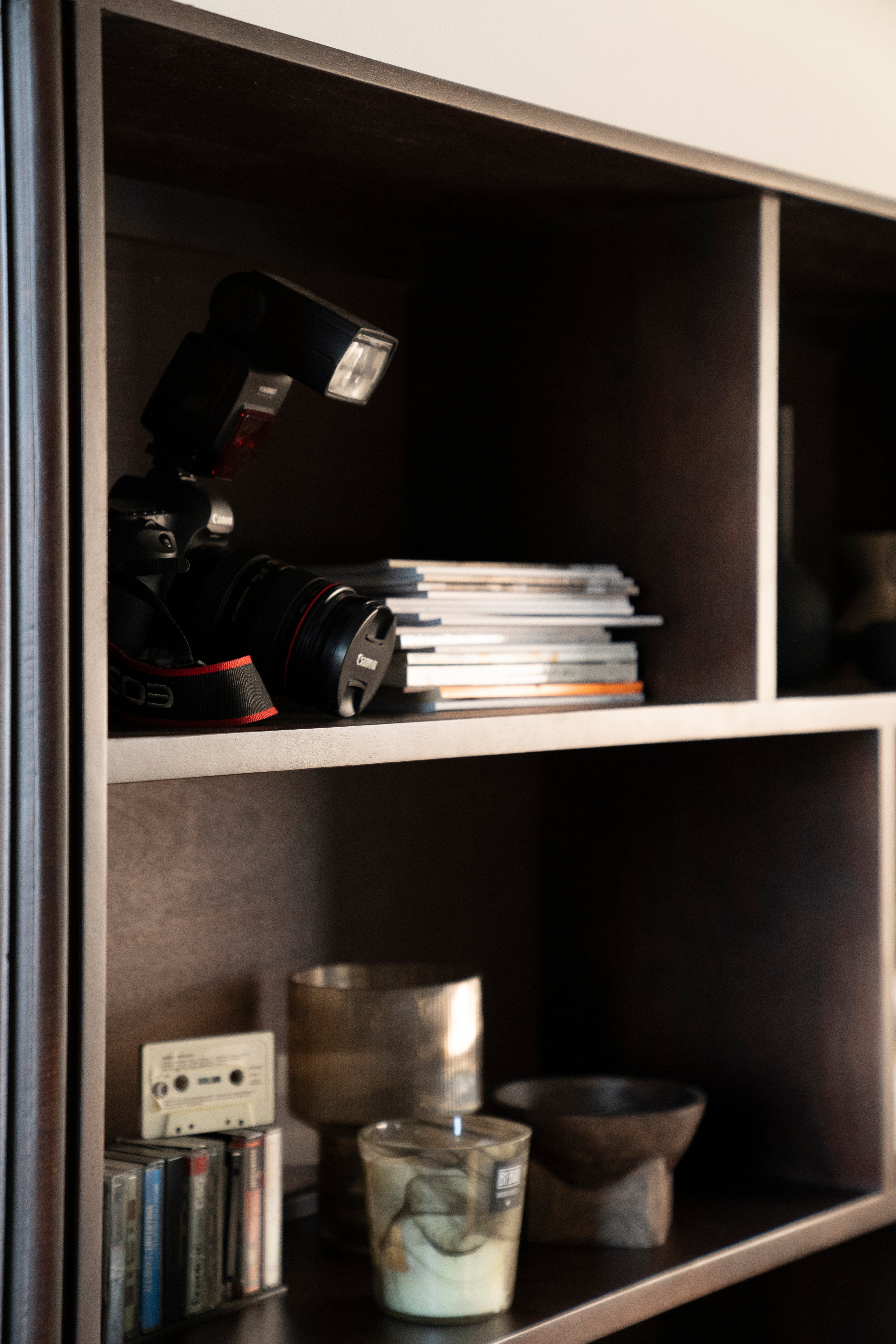 Regál REMI tmavě hnědé mango dřevo