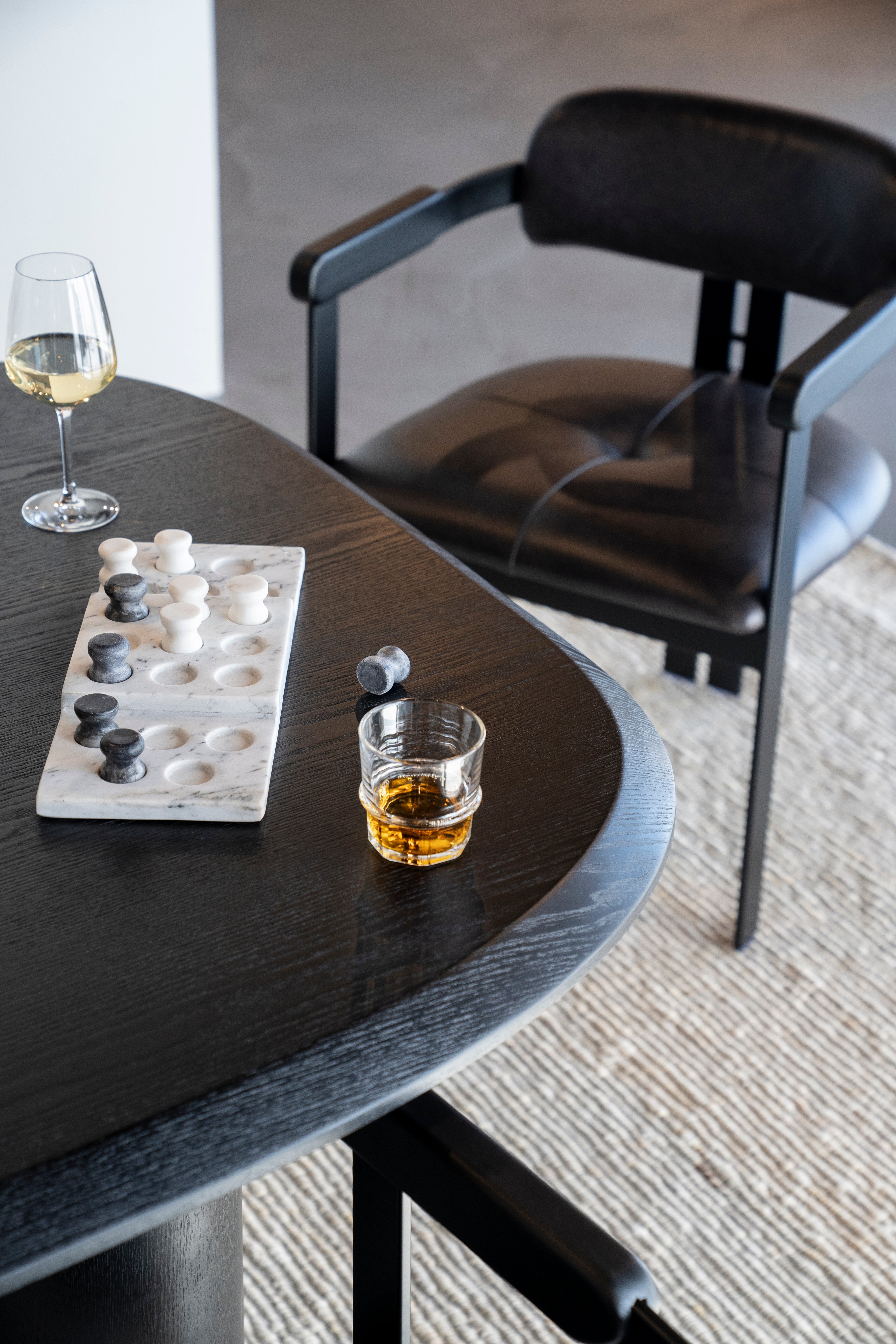 Stůl WALTER černý dubový dýhovaný