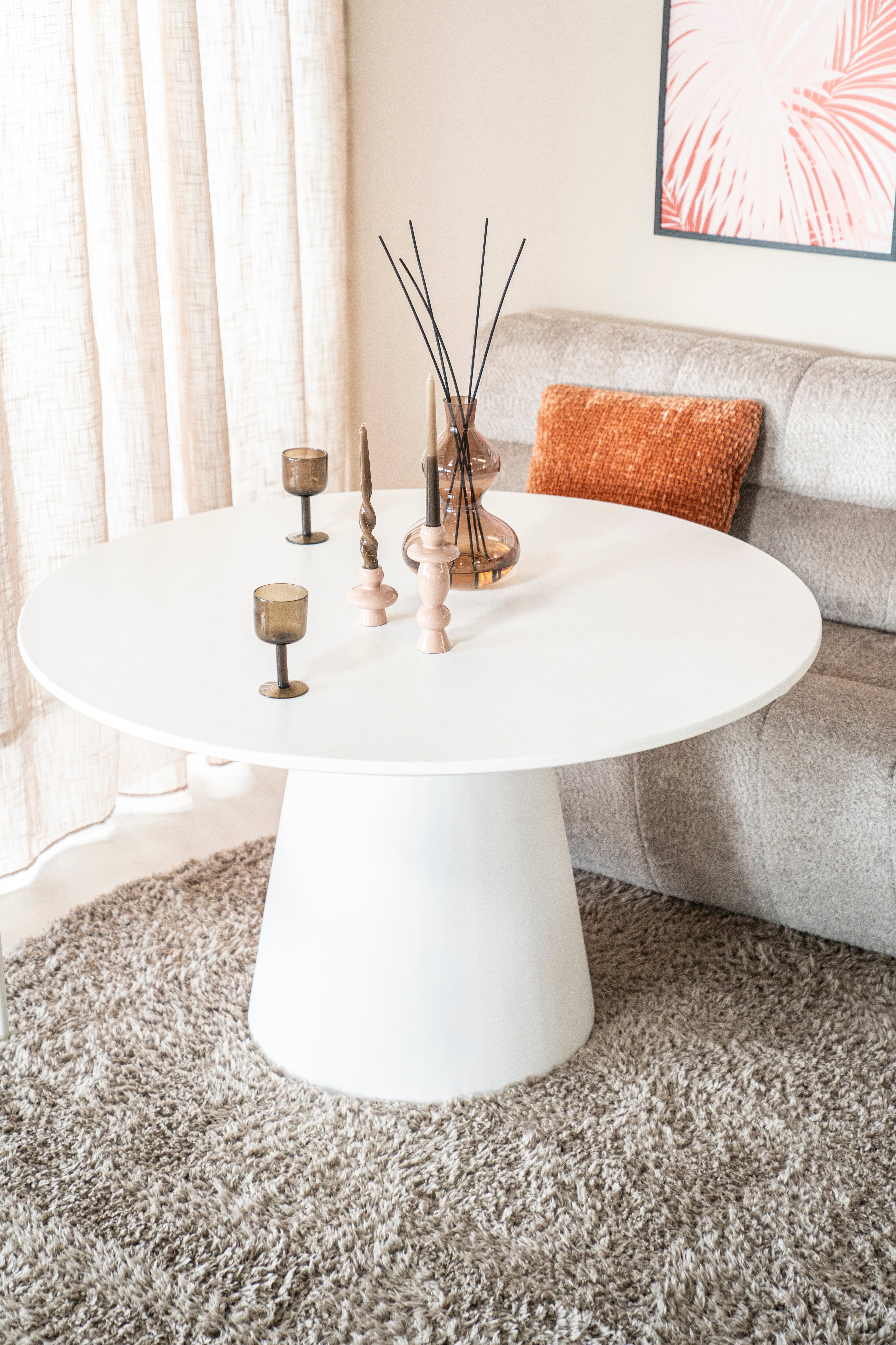 Bílý kulatý stůl ELIN