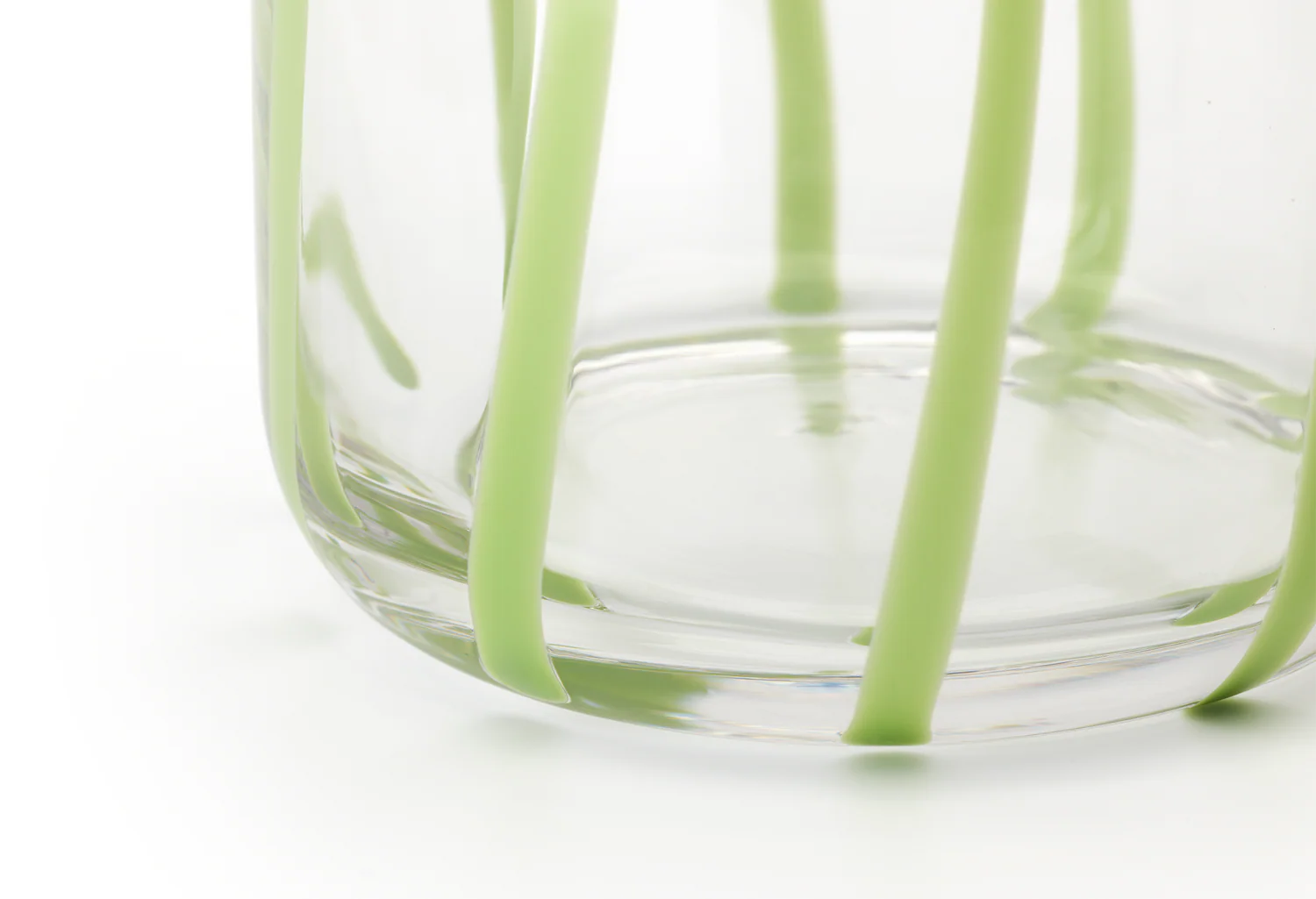 Skleněná karafa PRUHOVANÁ zelená