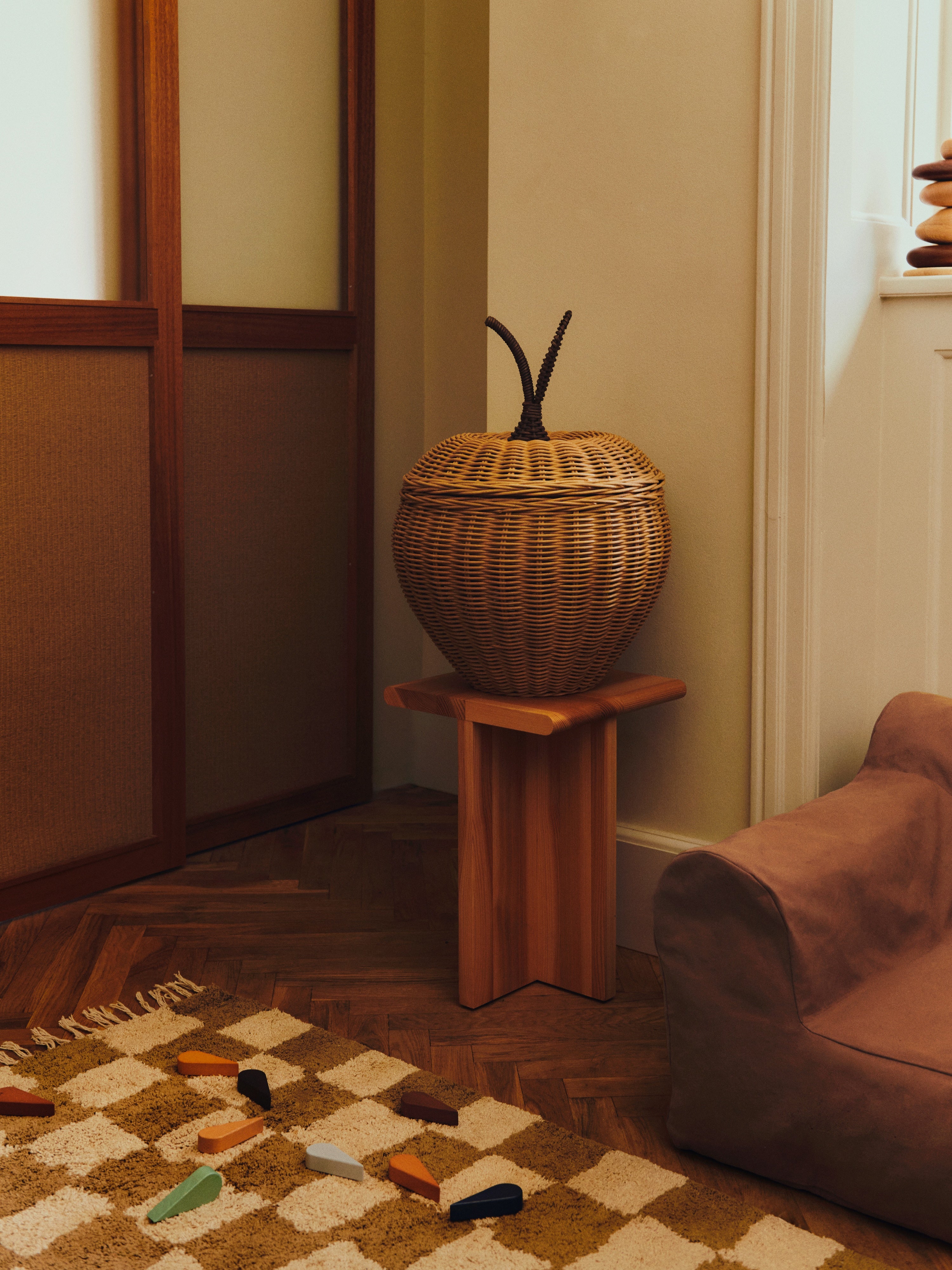 APPLE rattan basket