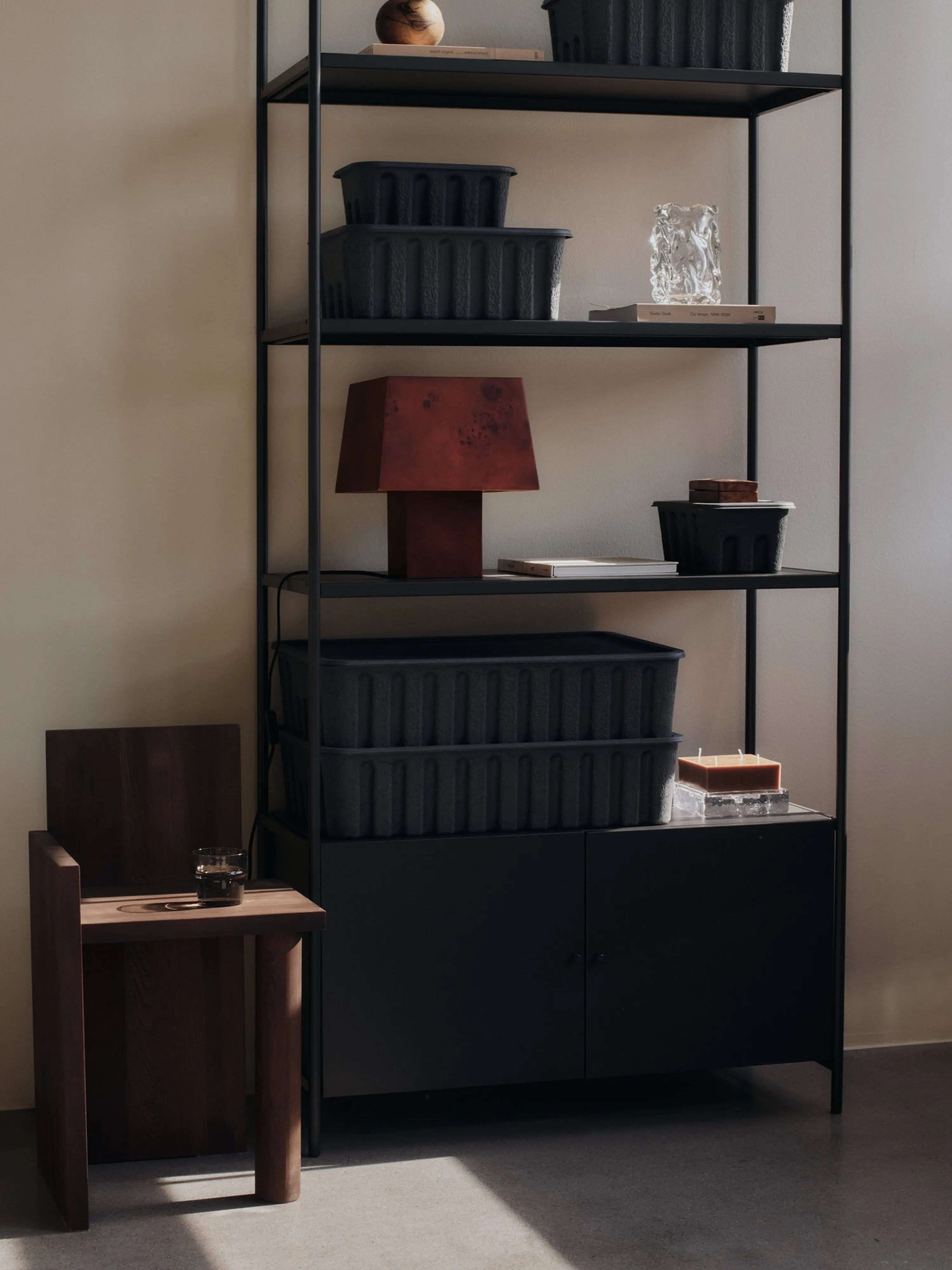 Lampa stołowa BURL ciemnobrązowy fornir – ferm LIVING