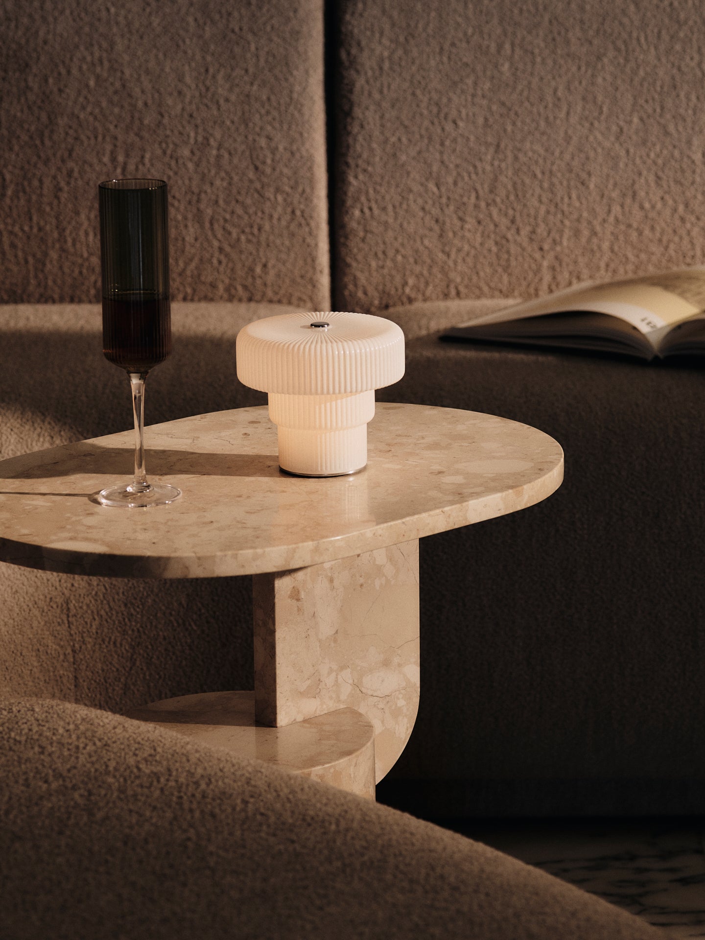 Stolik boczny INSERT beżowy marmur – ferm LIVING