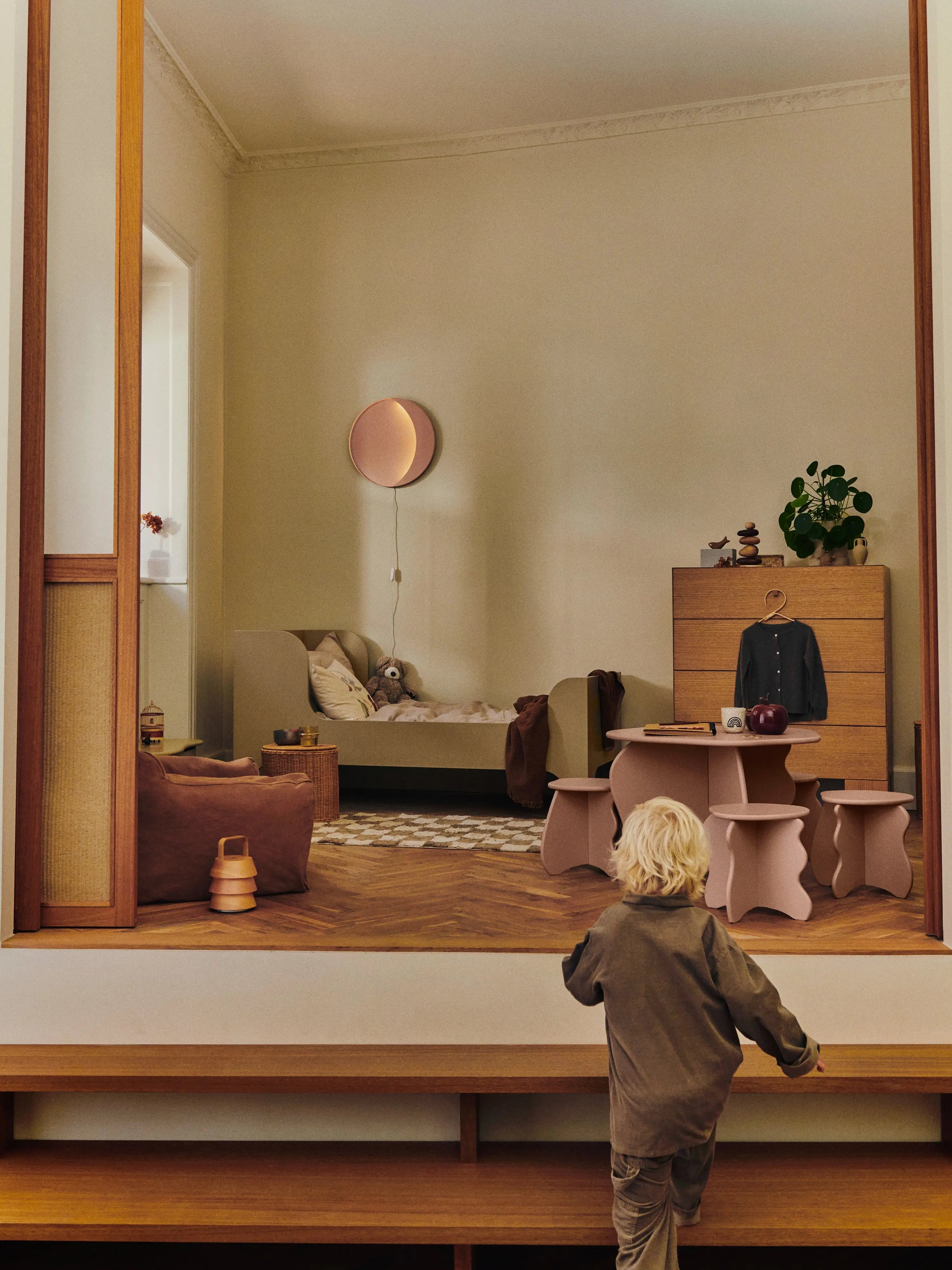 Kinkiet NEBA różowy na ścianę – ferm LIVING