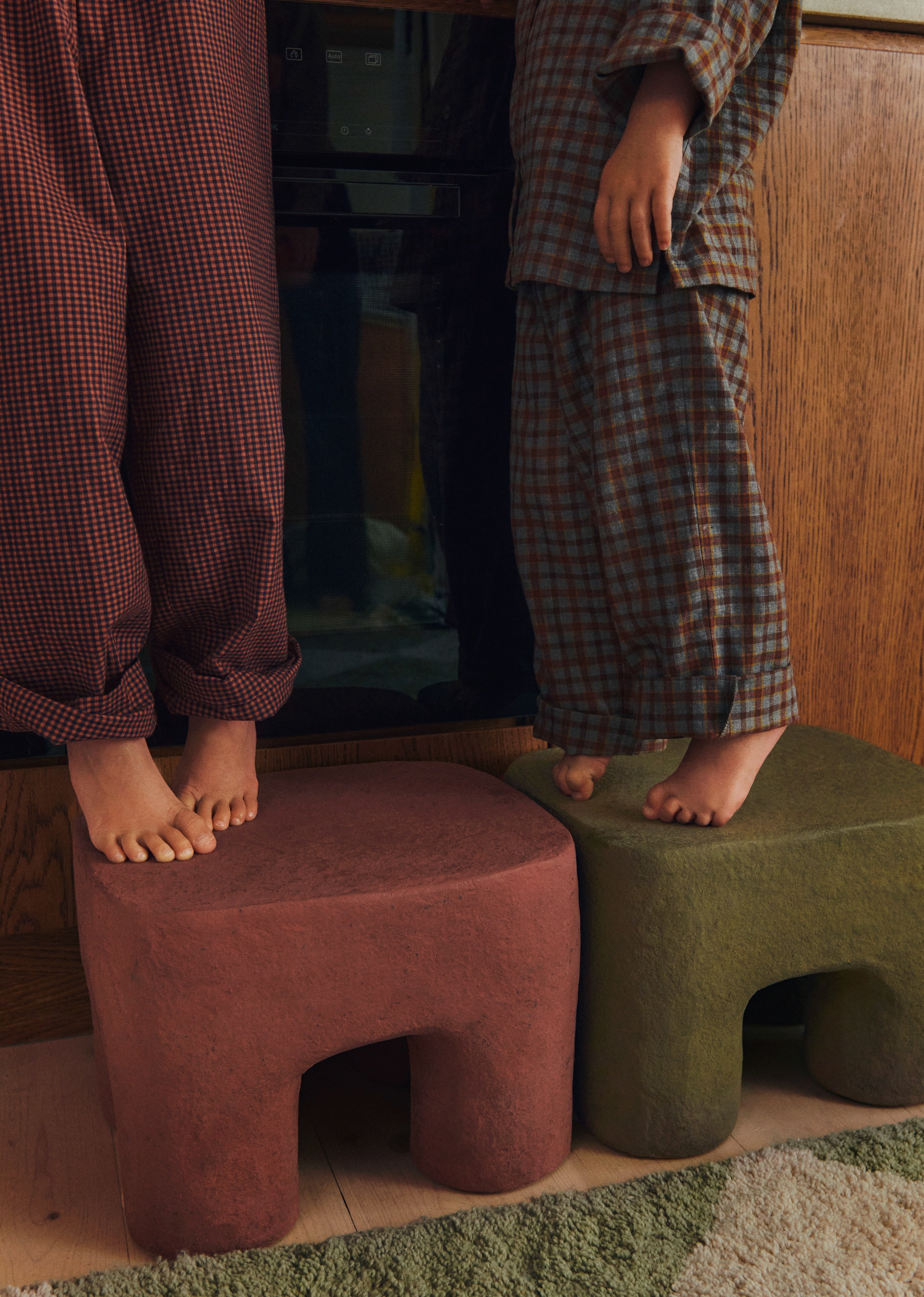 PODO stool in reddish-brown