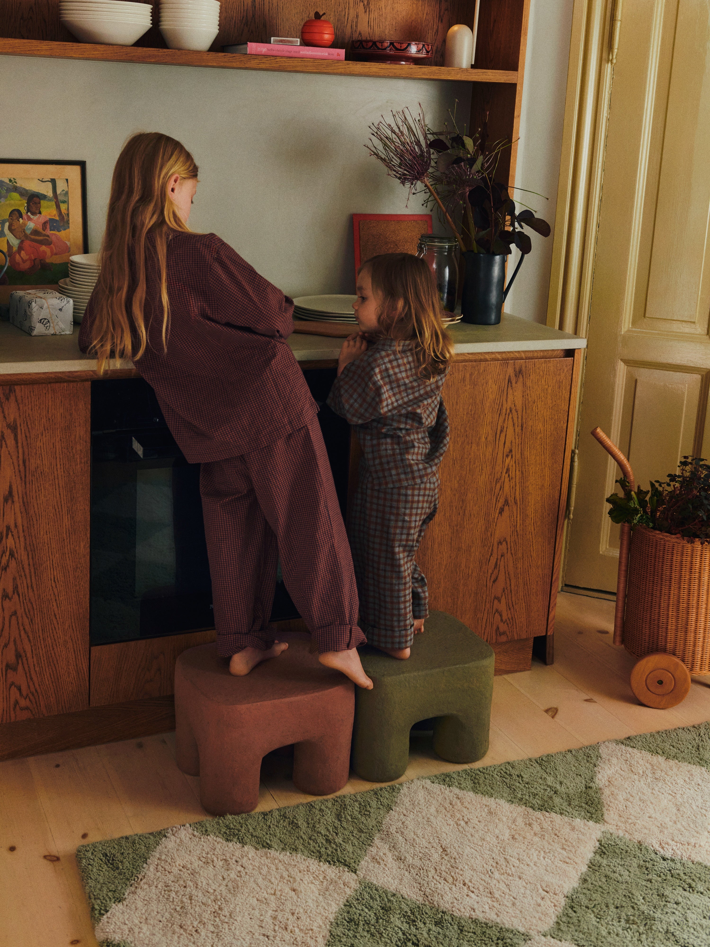 PODO stool in reddish-brown