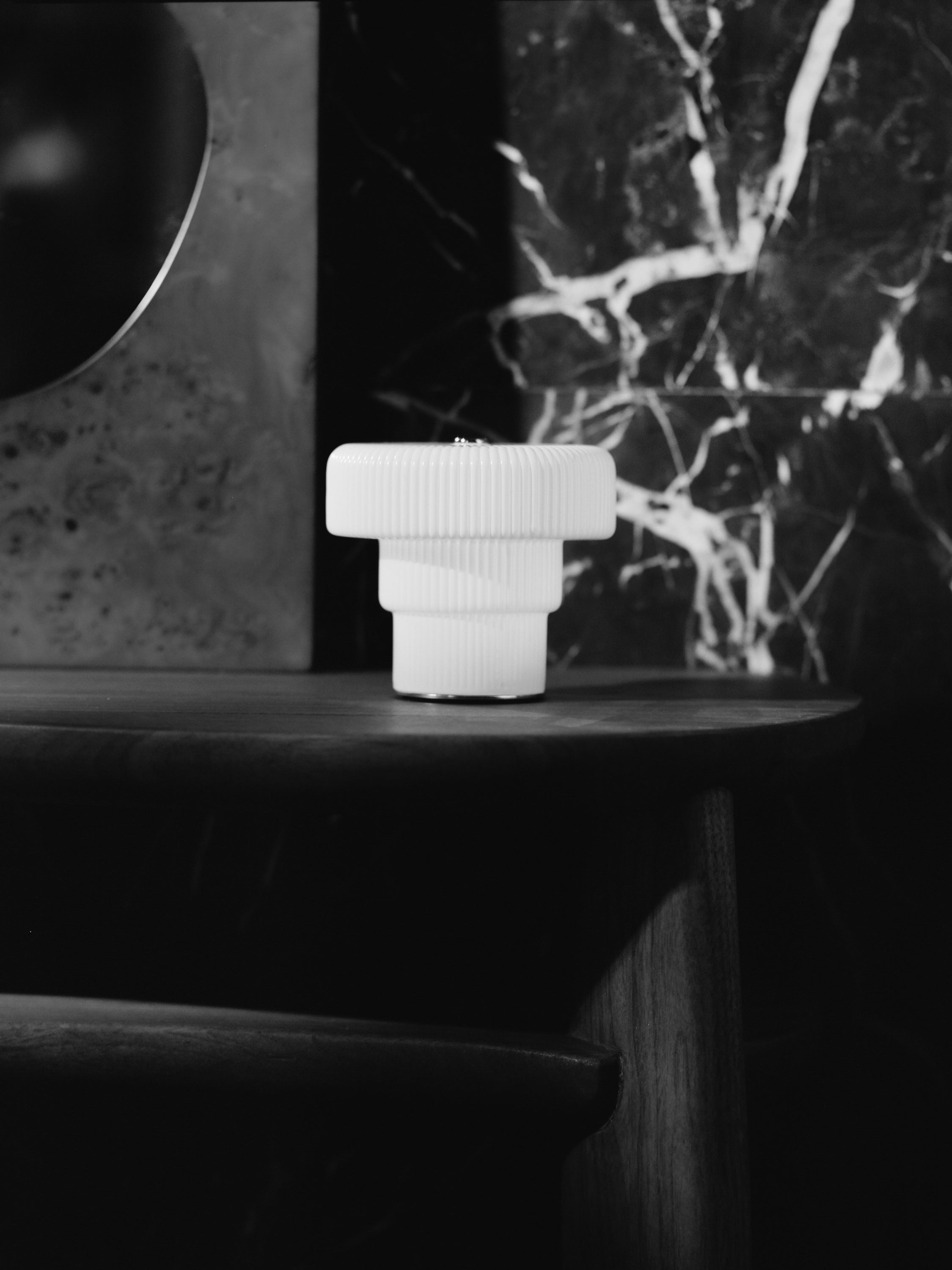 Lampa przenośna RIPPLE biały – szkło