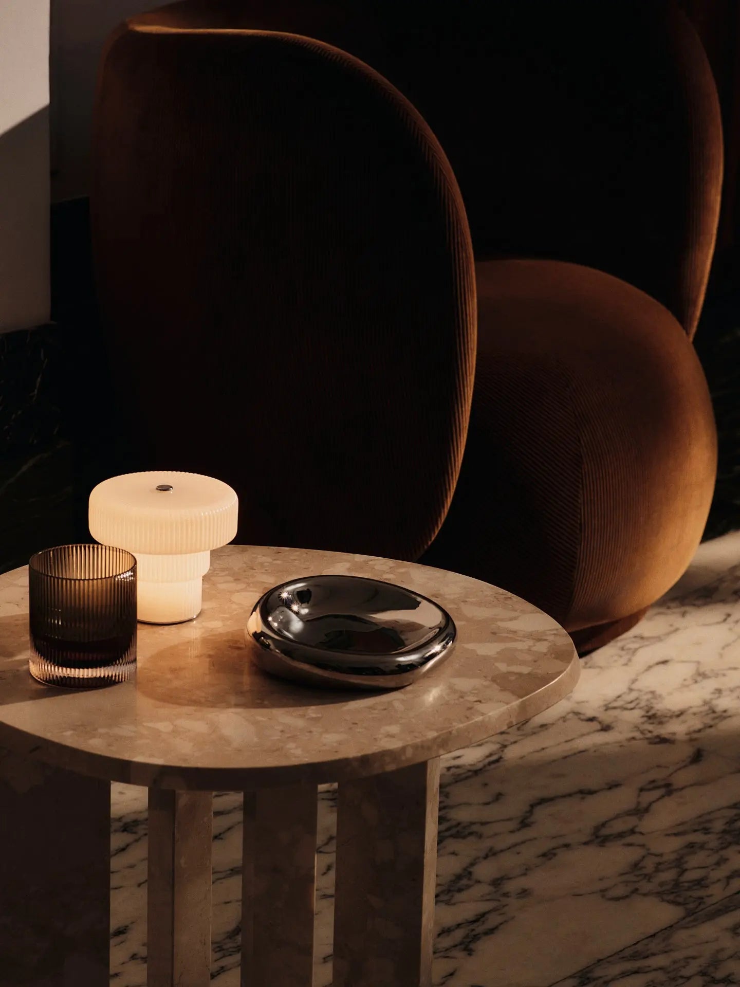 Lampa przenośna RIPPLE biały, marka ferm LIVING