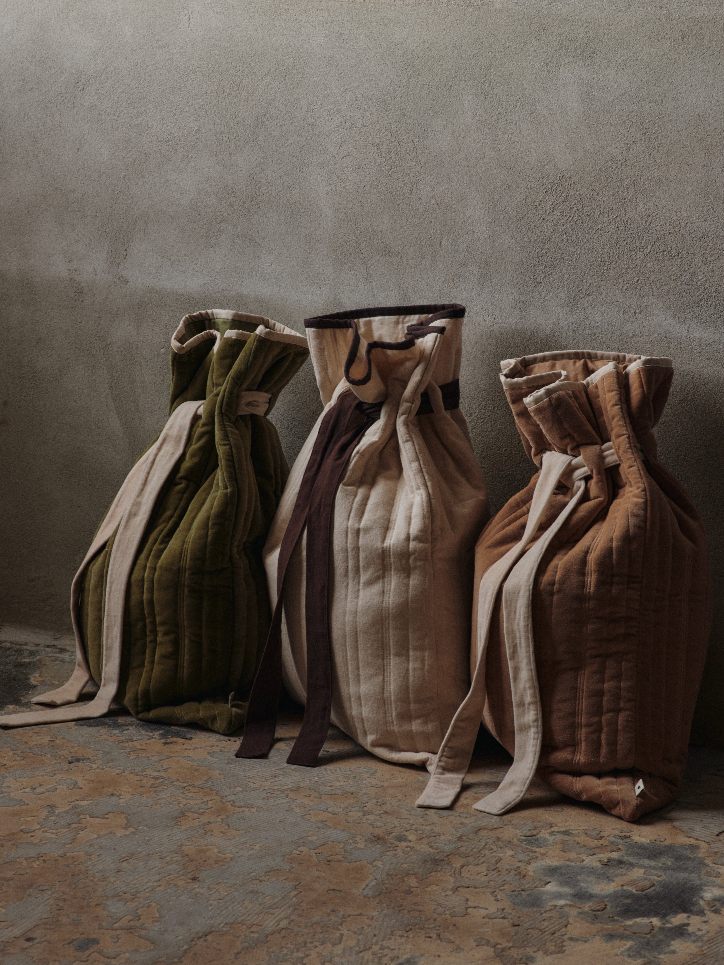 VARI QUILTED SACK beige with brown gift bag
