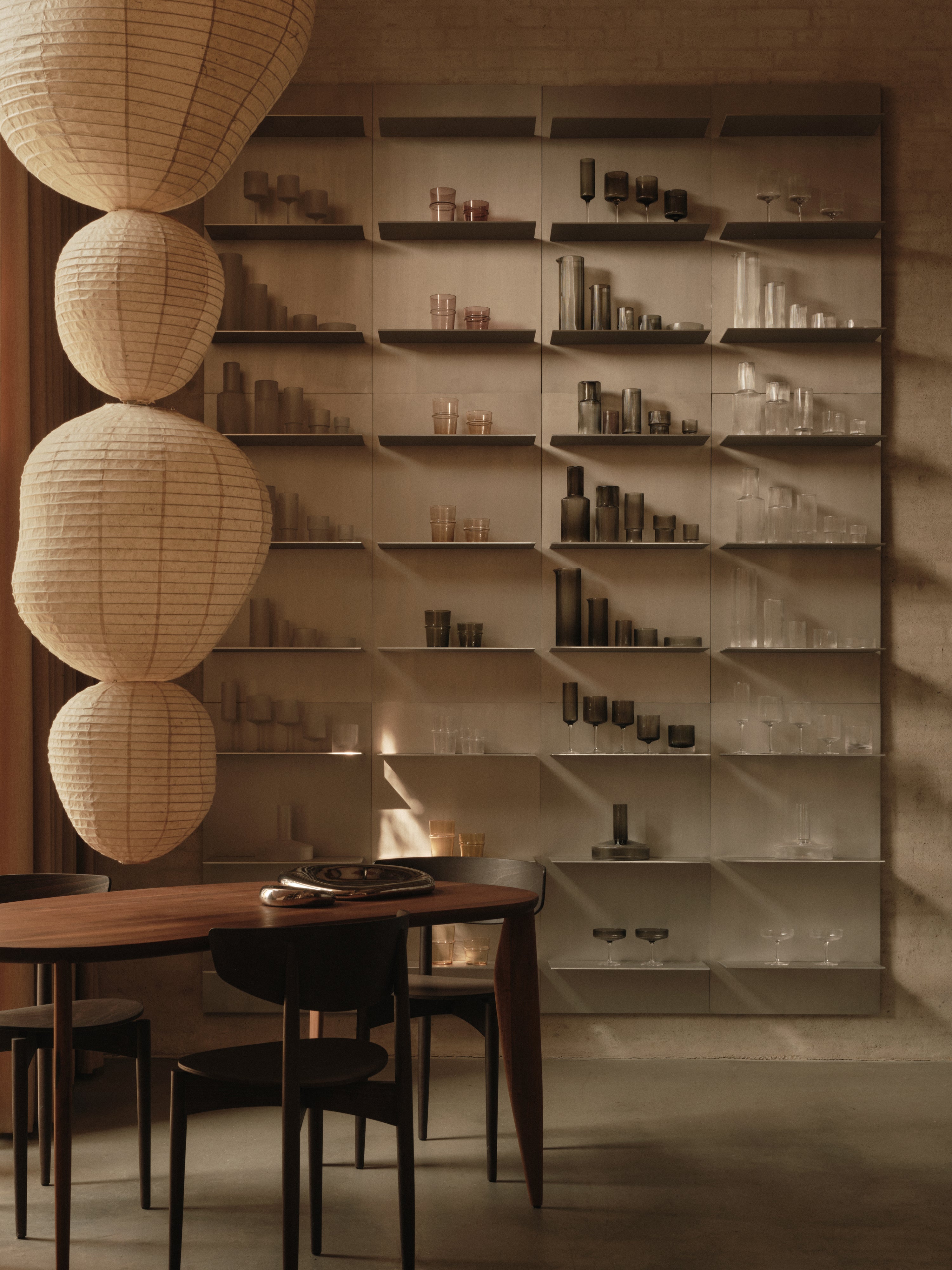 Biurko z szufladą FEVE drewno orzechowe – ferm LIVING