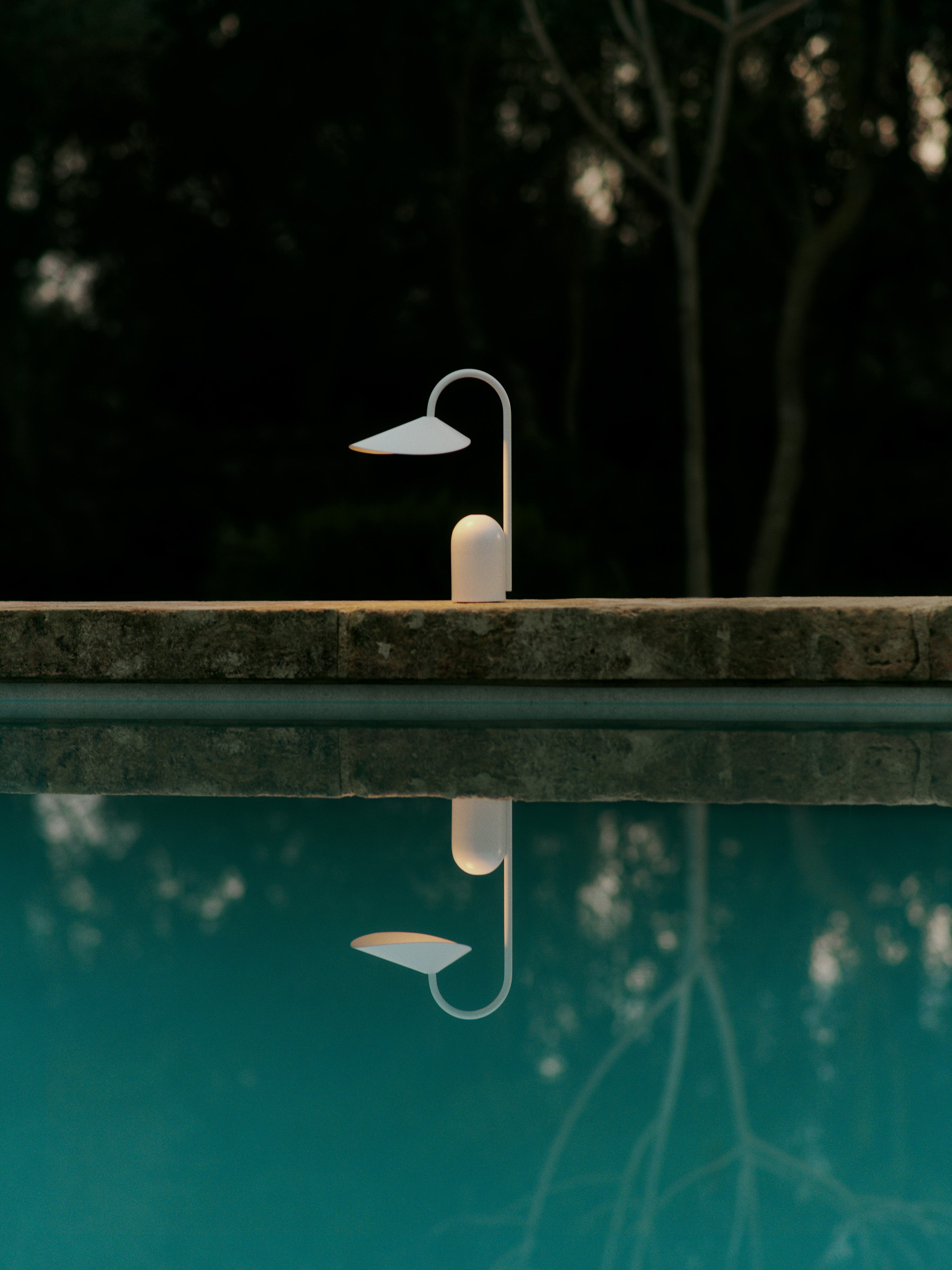 ARUM portable lamp white