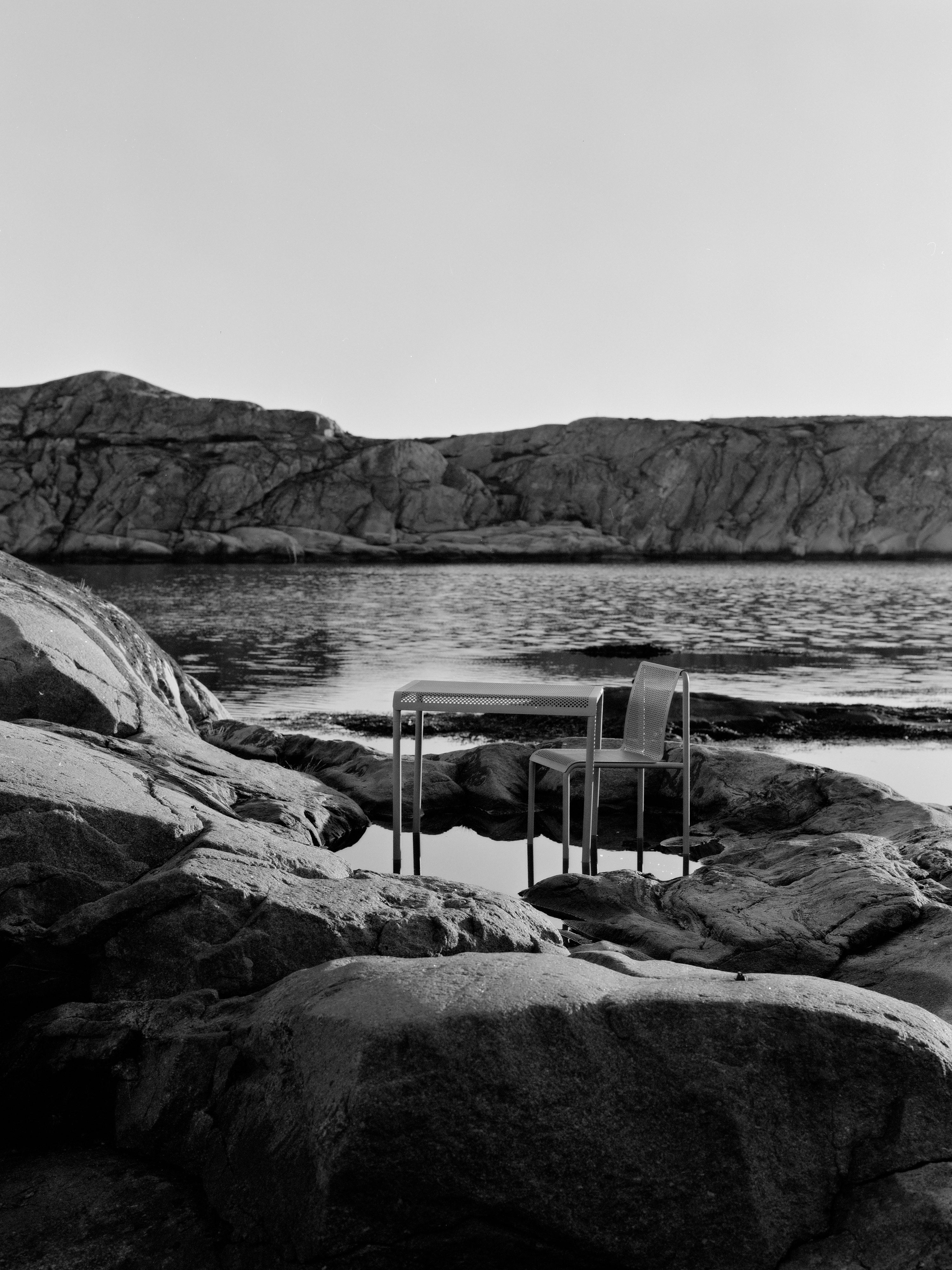 Čtvercový zahradní stůl DAPPLE matcha