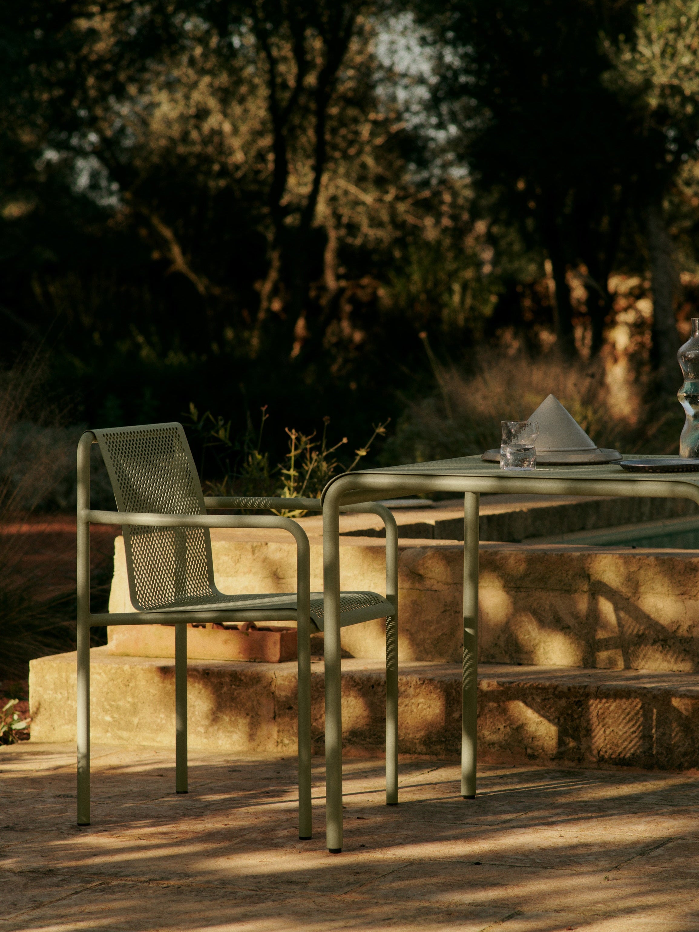 DAPPLE matcha garden table