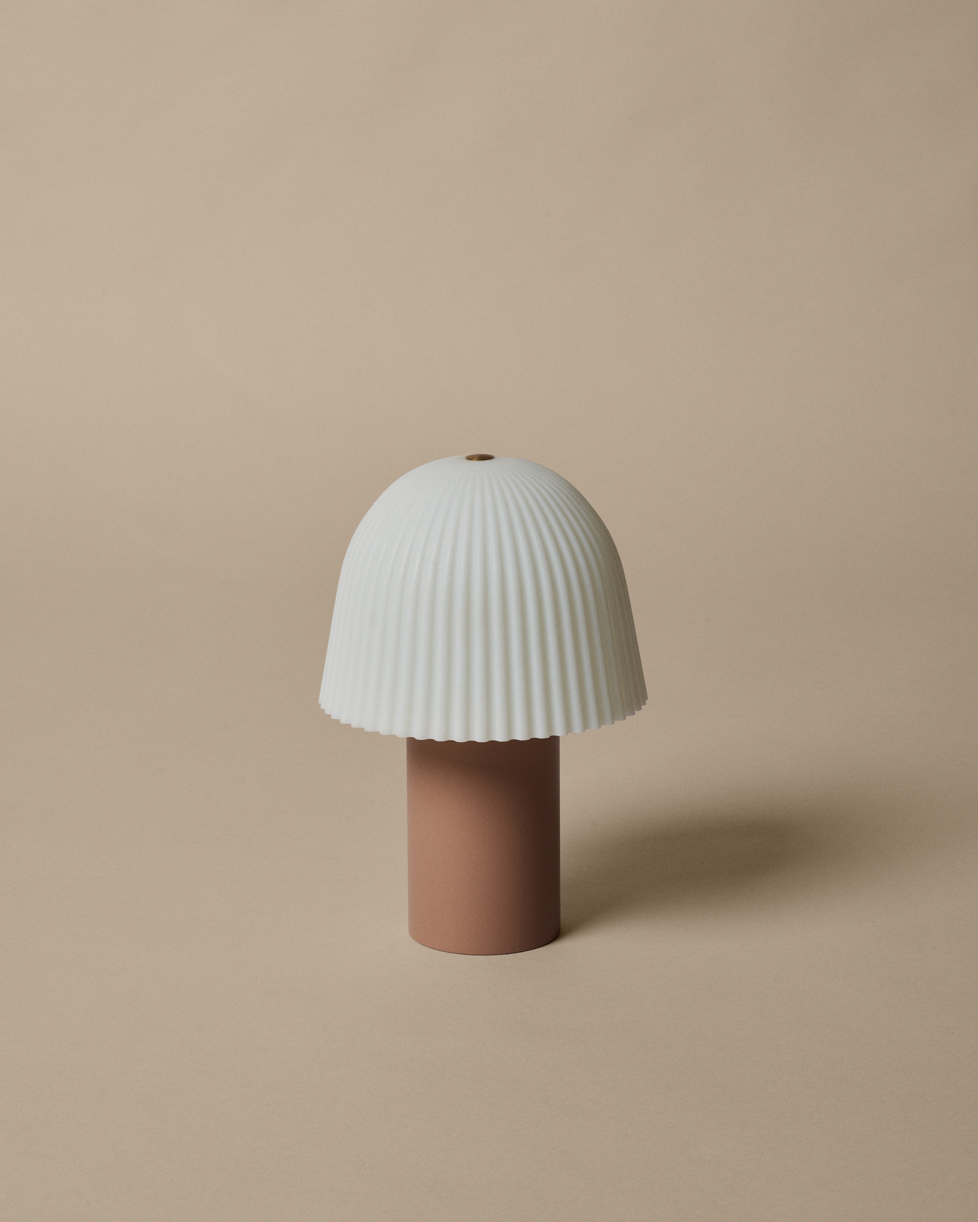 Přenosná lampa FRILL světle růžová s bílým stínidlem