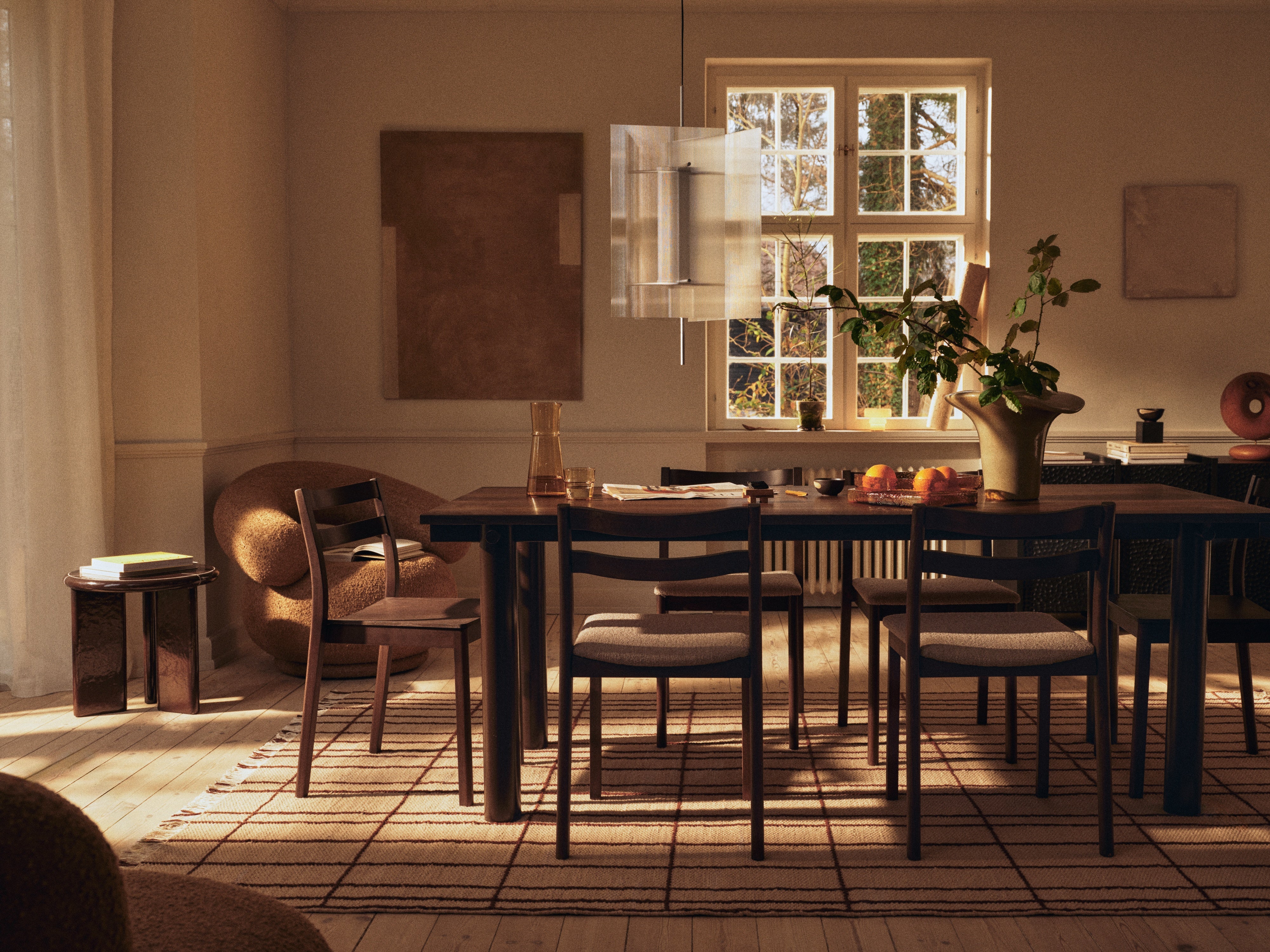 ATURA Table with Oak Top and Chocolate Base