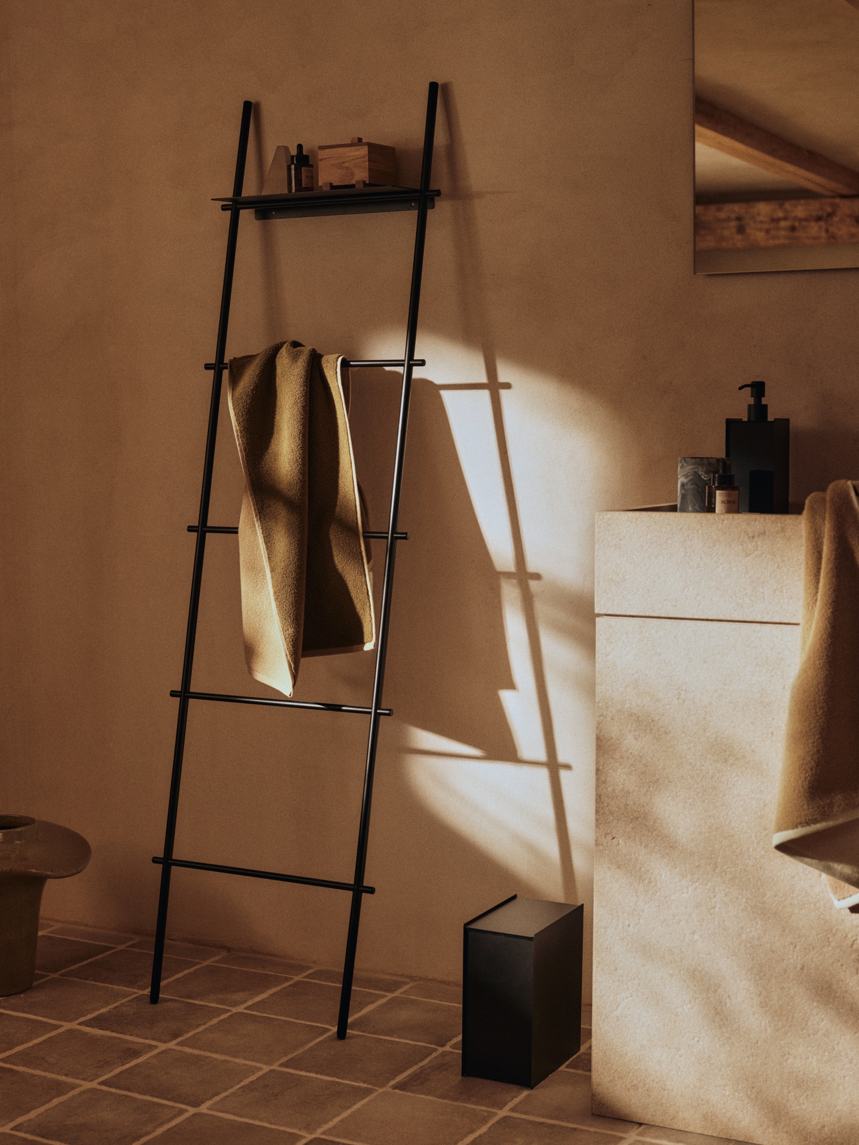 SAMA Black Soap Dispenser