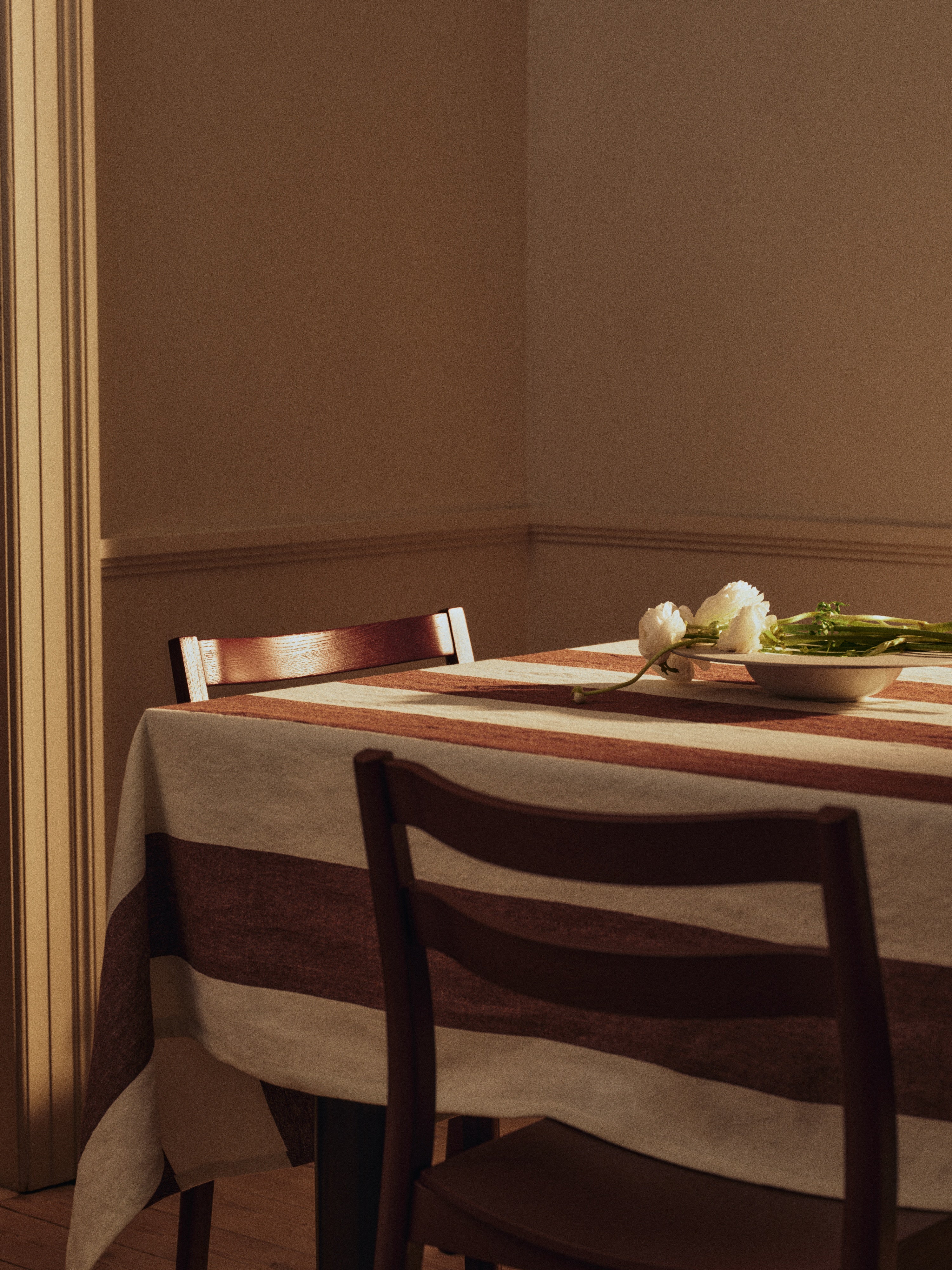 HALE Coffee Tablecloth in White