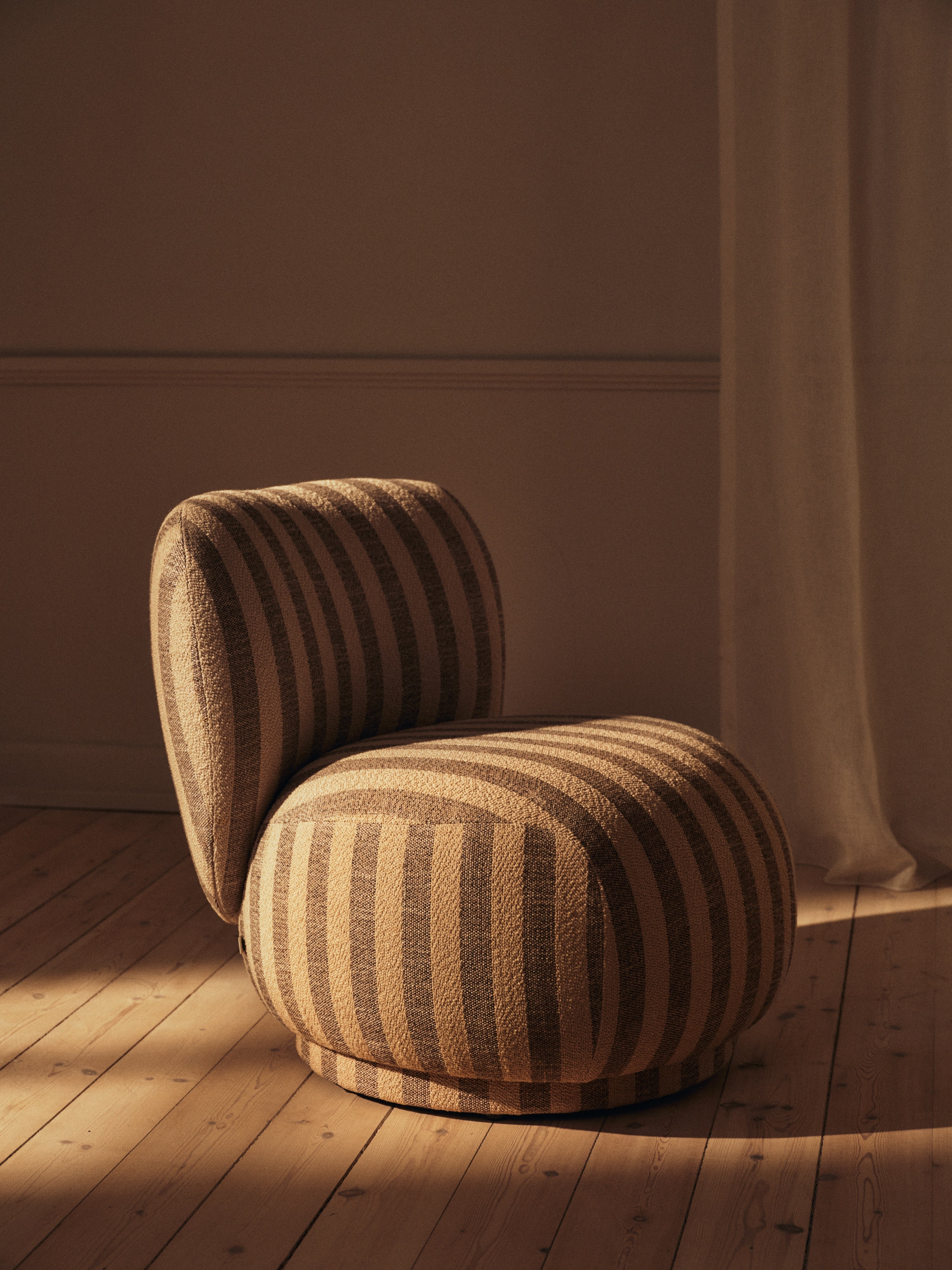 Křeslo RICO PICCOLO LOUNGE Louisiana pískové s lámavou bílou