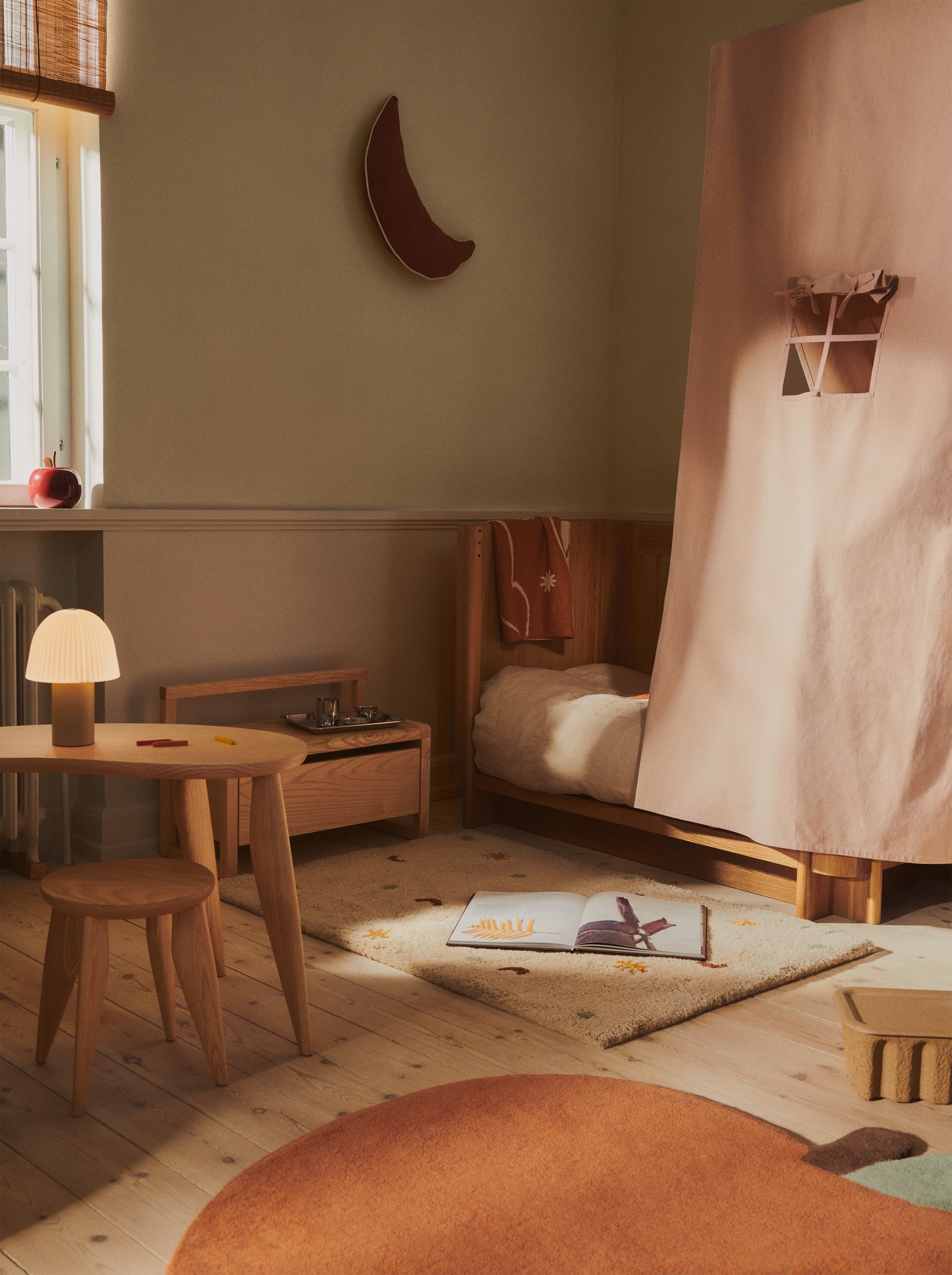 Dětský koberec SKYE béžový s cihlovou a zelenou