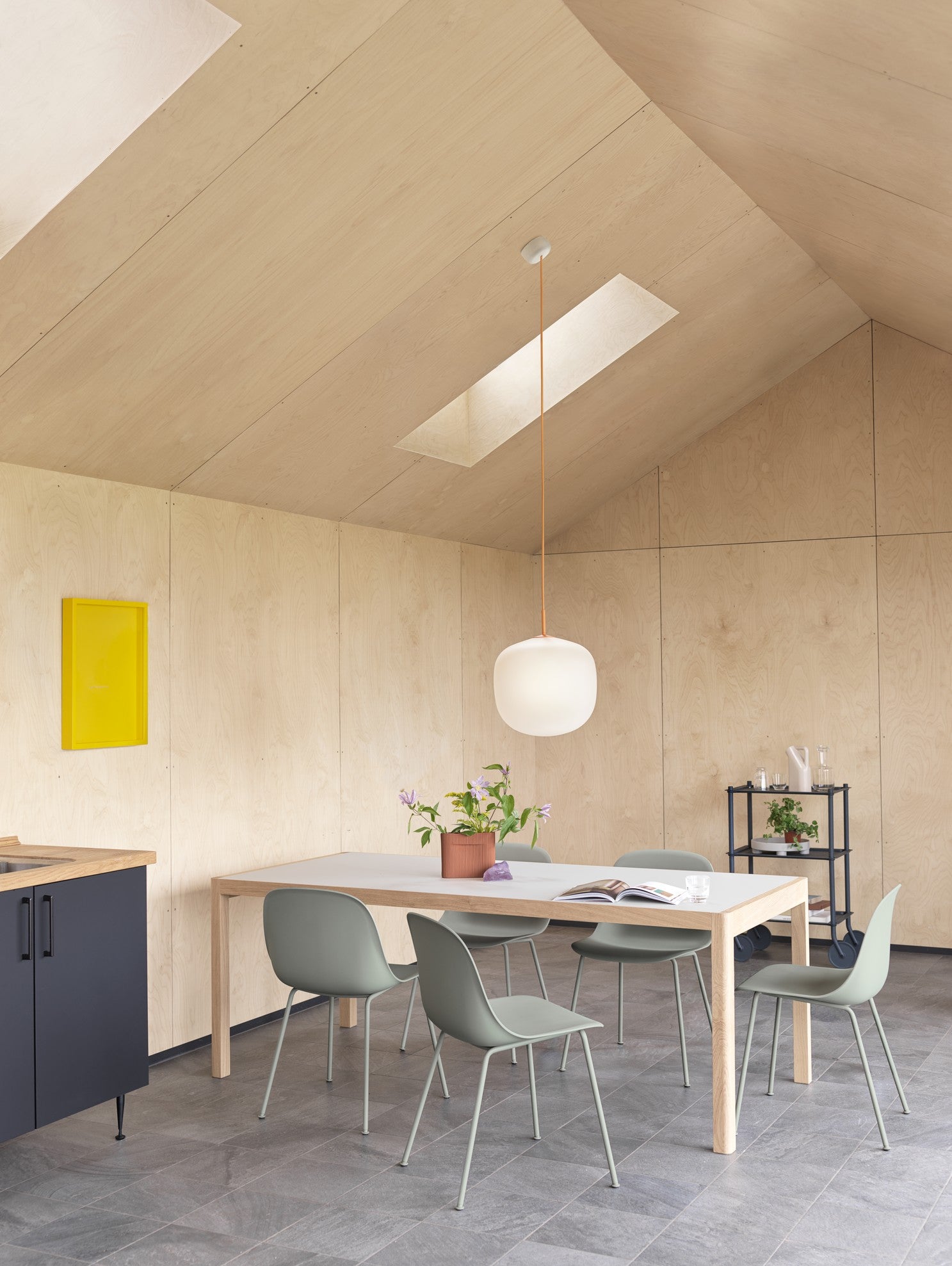 Stůl WORKSHOP šedé linoleum s dubovým podstavcem