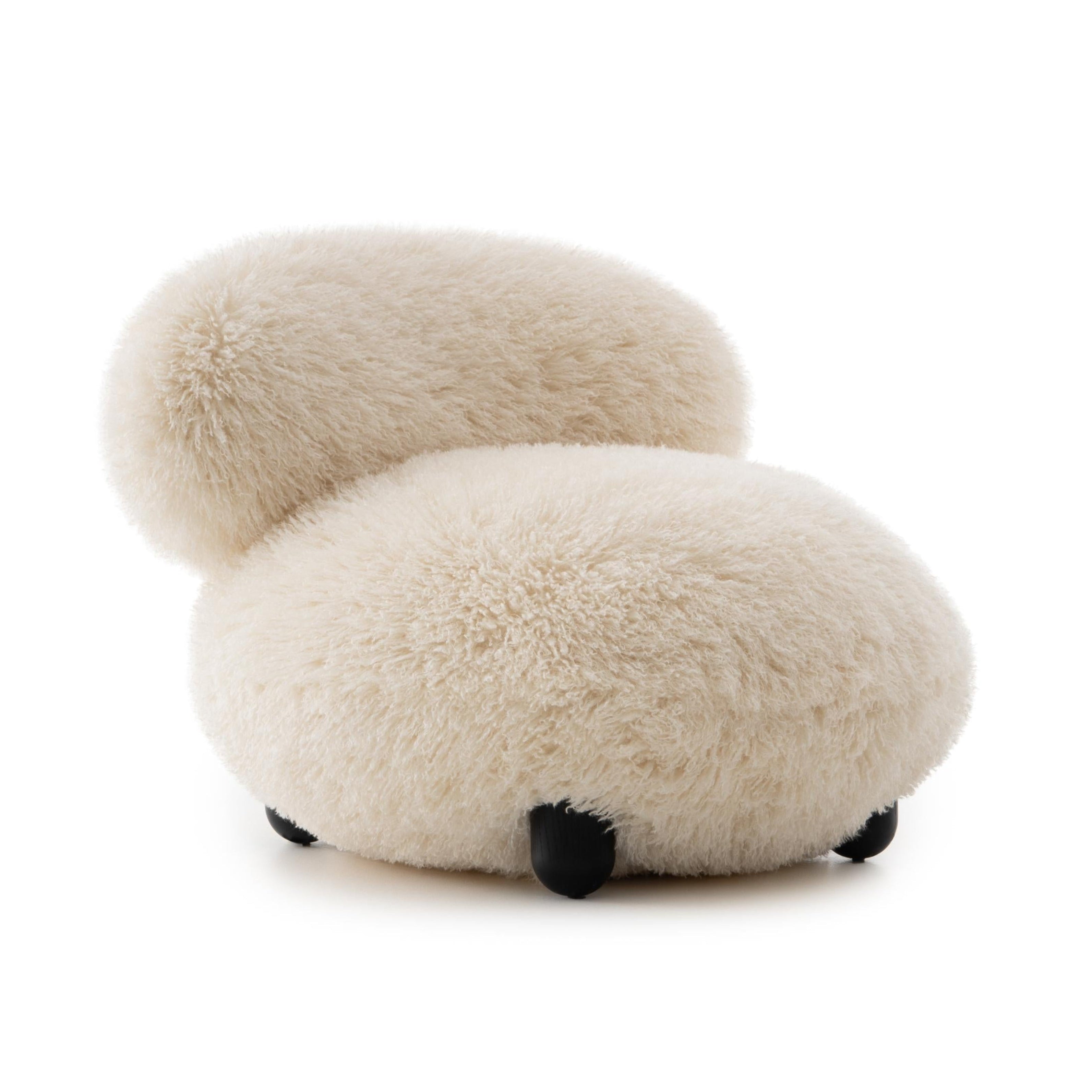 Fotel FLOCK - FLUFFY EDITION sztuczne futerko z drewnianą podstawą – Noom
