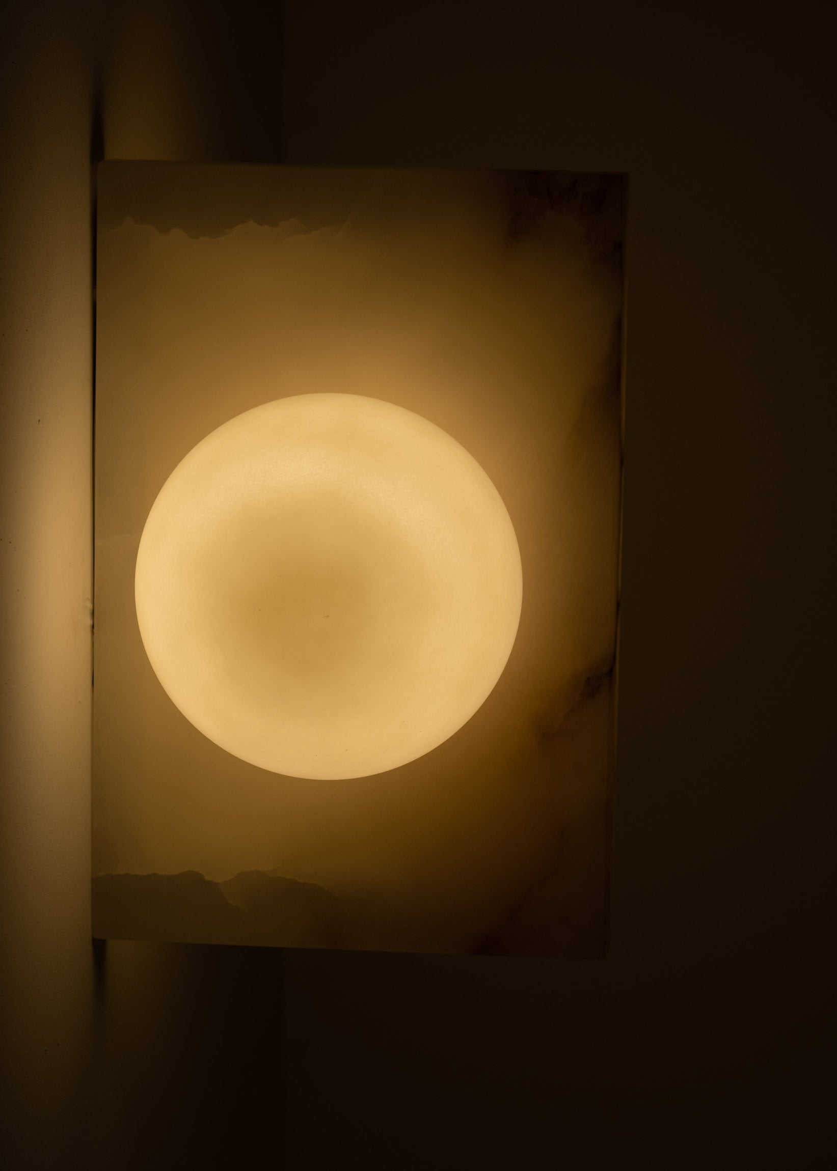 Nástěnné svítidlo FLUGI bílý alabastr