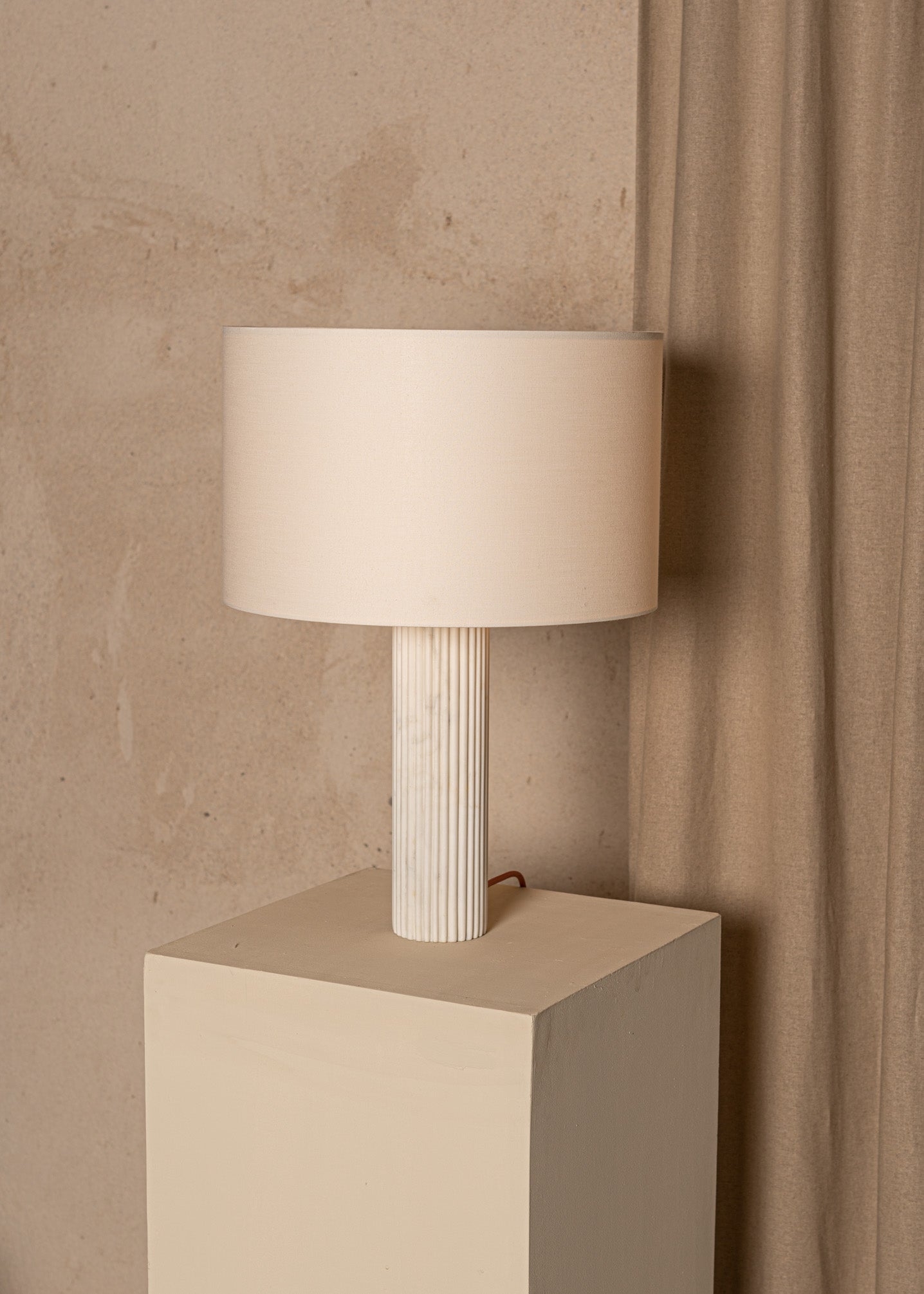FLUTA Table Lamp White Marble