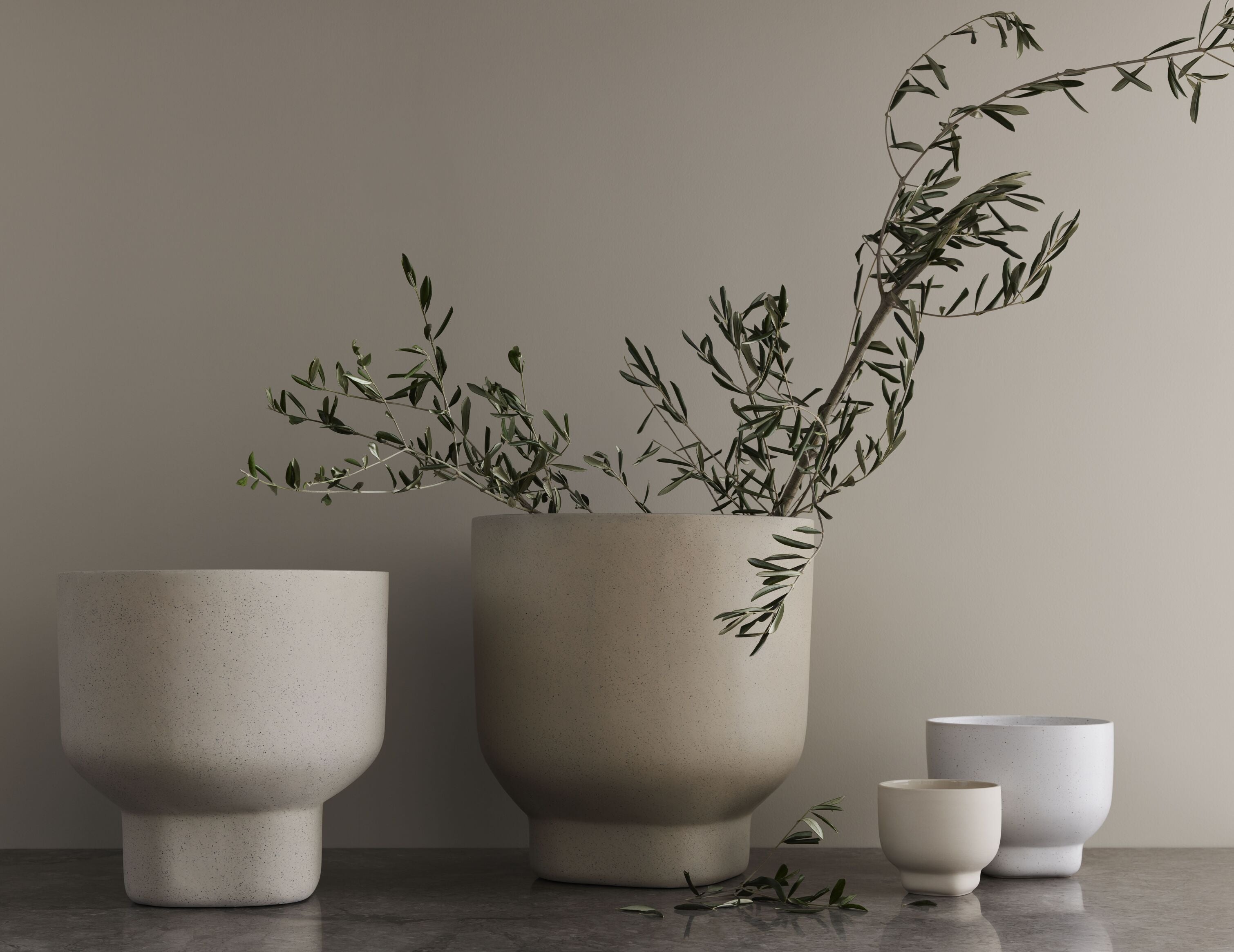 Květináč FORMA bílý