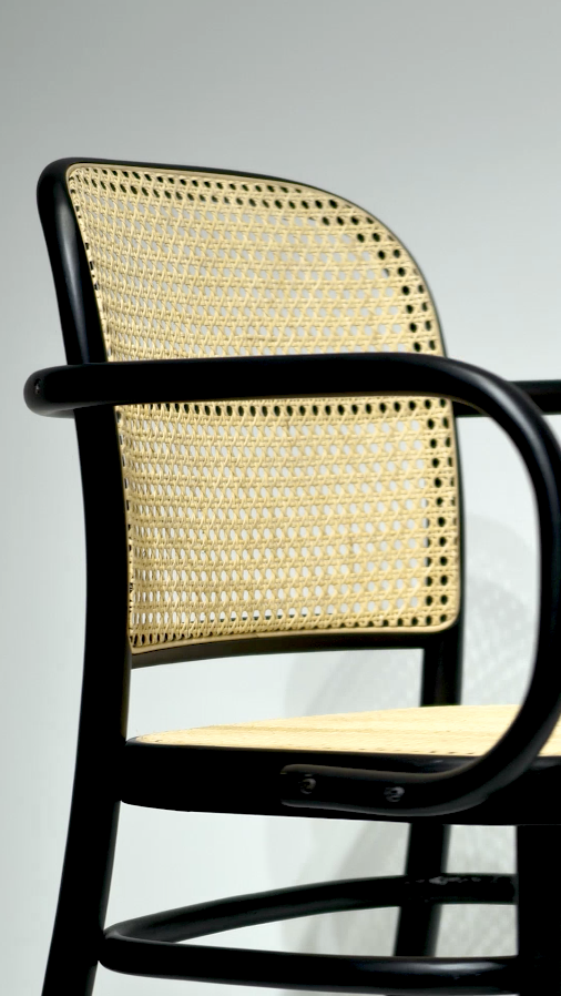 Křeslo s područkami B-811 bukové dřevo