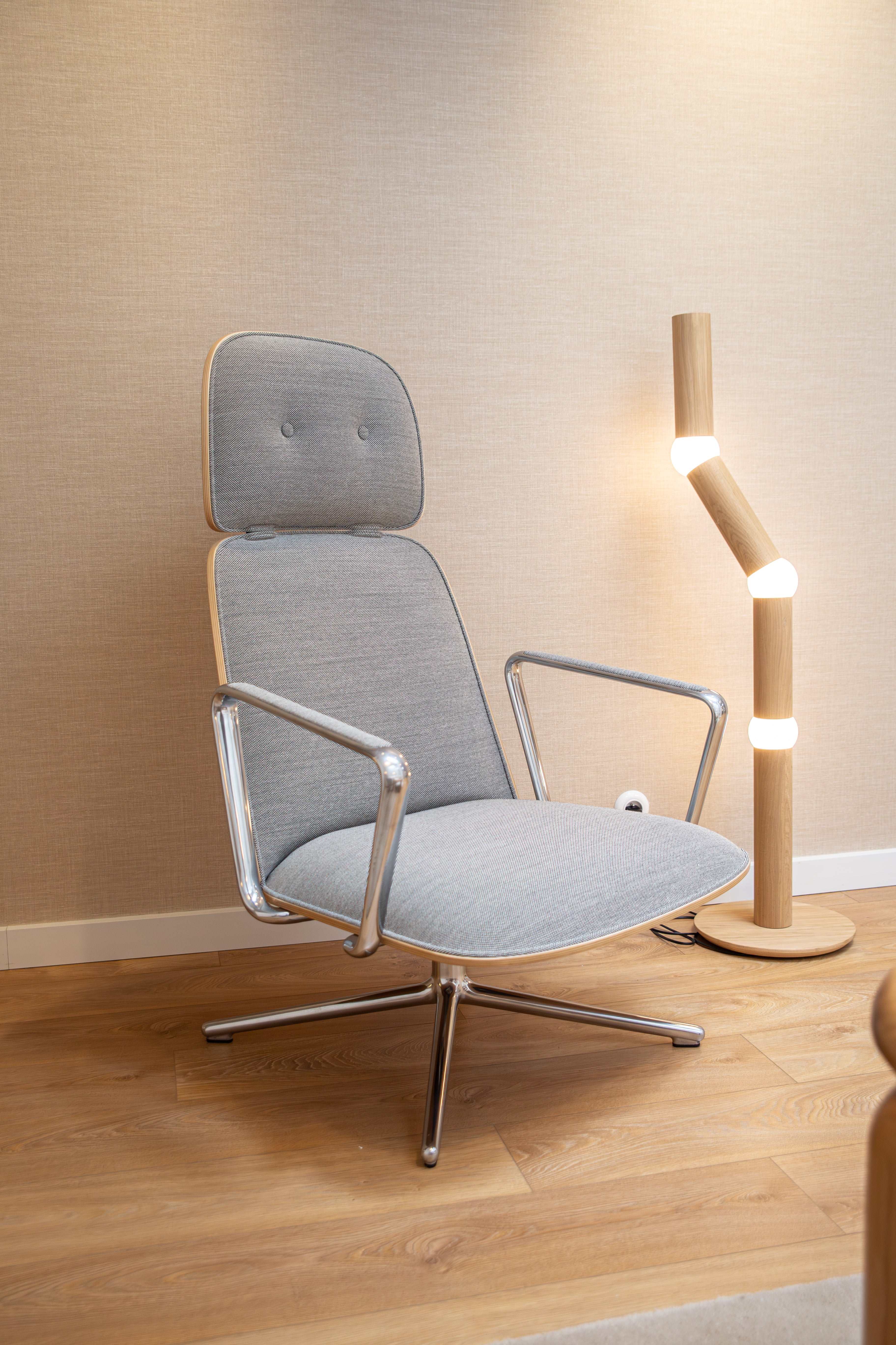 Fotel PAD HIGH SWIVEL s hliníkovou základnou - poekspozicní