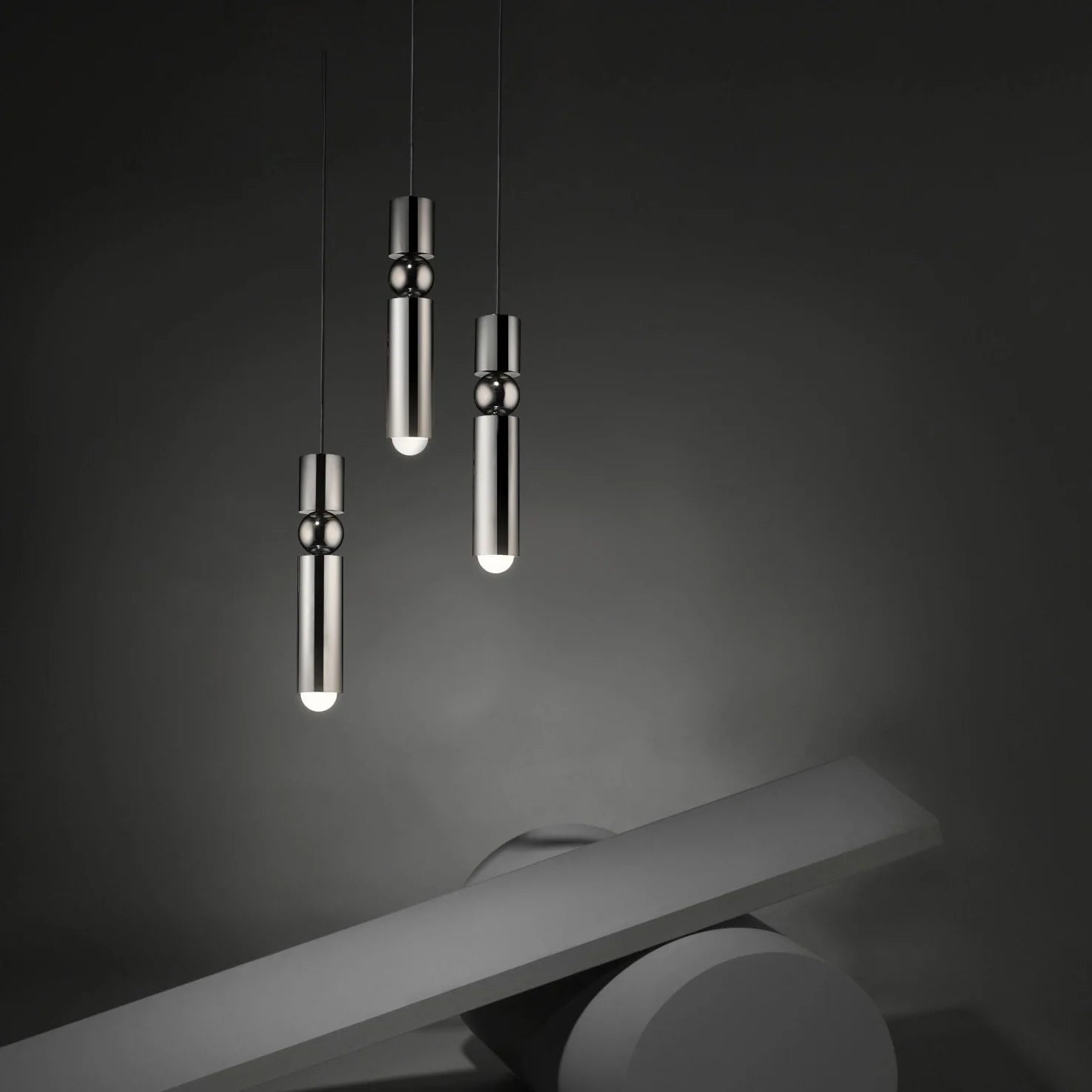 Lampa visící FULCRUM mosazná