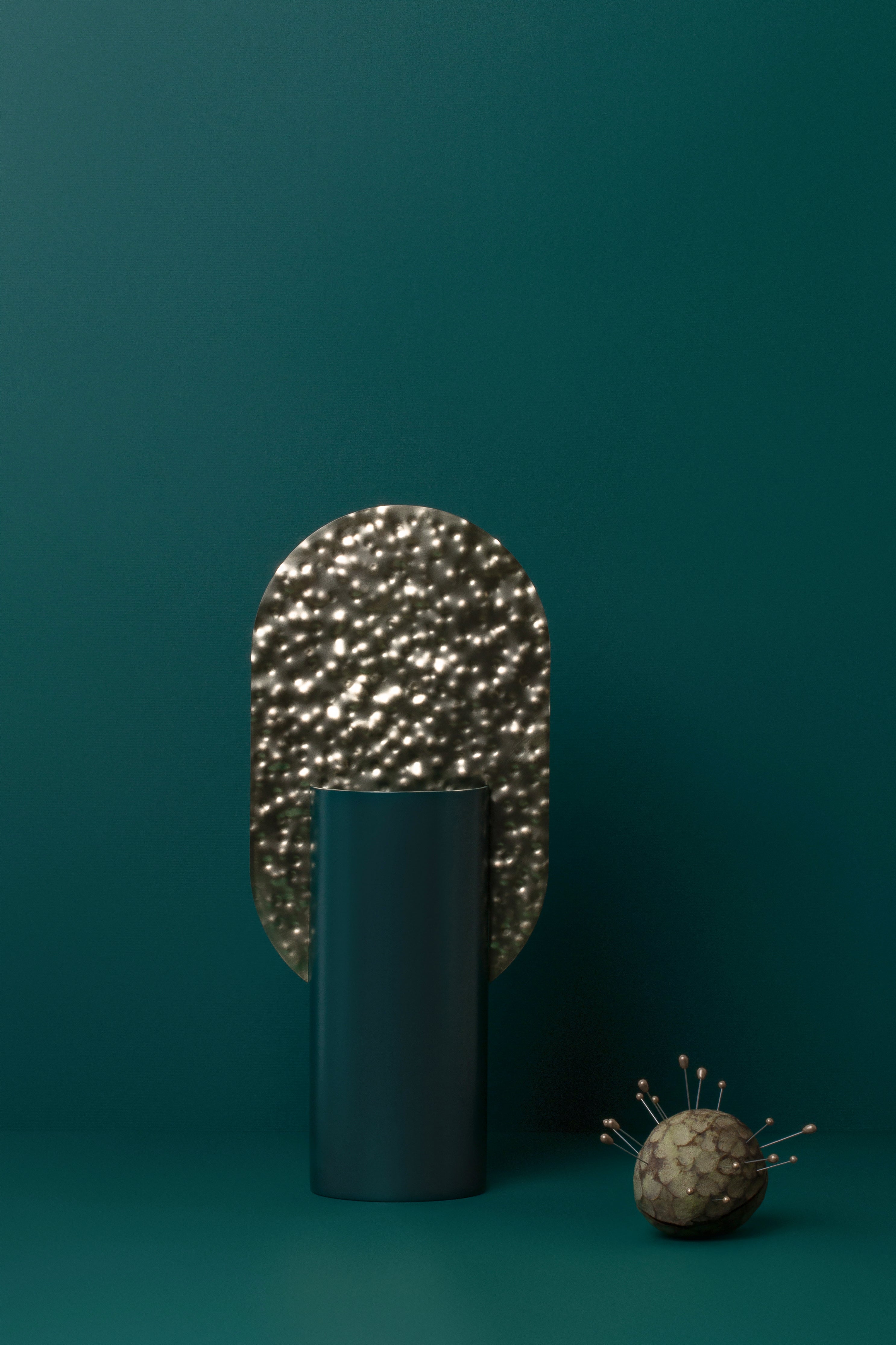 Váza GENKE - ČÍSLOVANÁ EDICE zelená s mosazným detailem