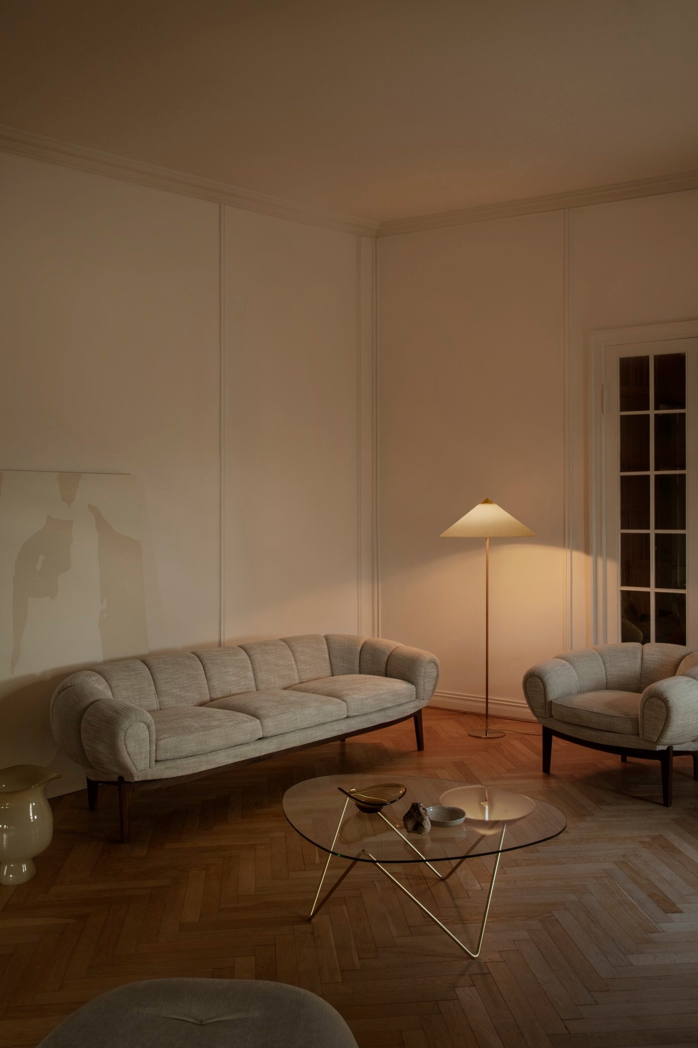 Konferenční stolek PEDRERA sklo s černým podstavcem