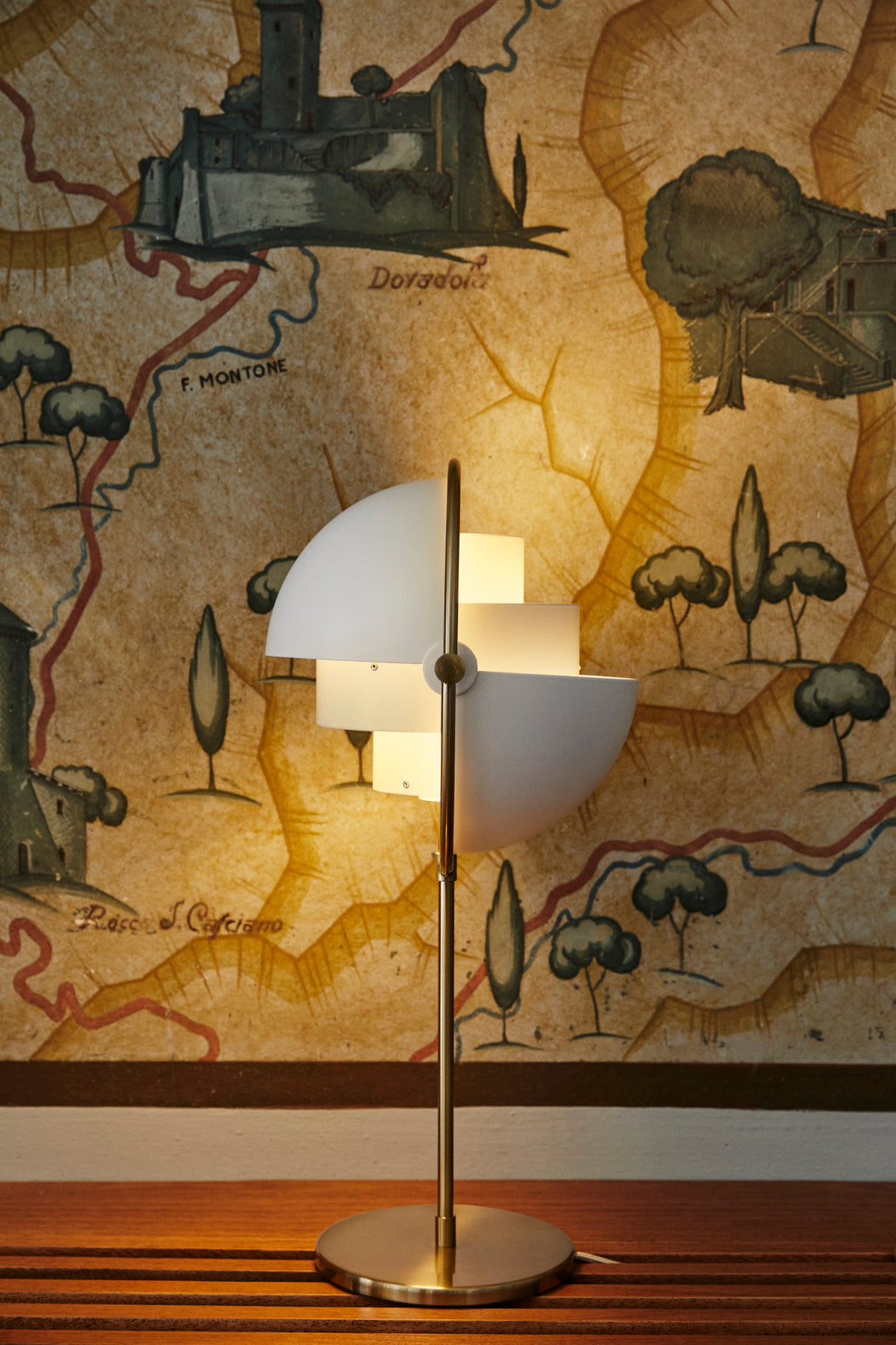 Stolní lampa MULTI-LITE mosazná