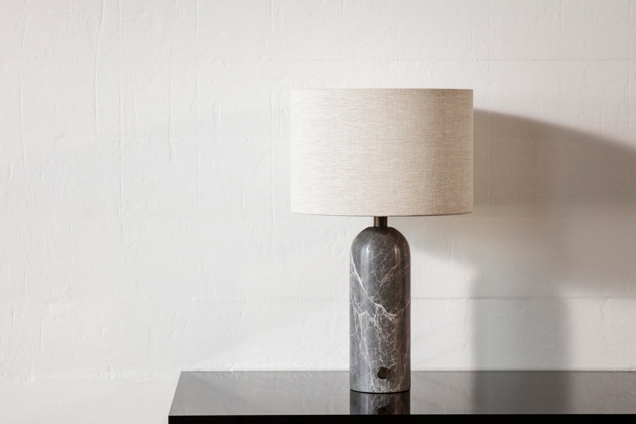GRAVITY table lamp white with marble