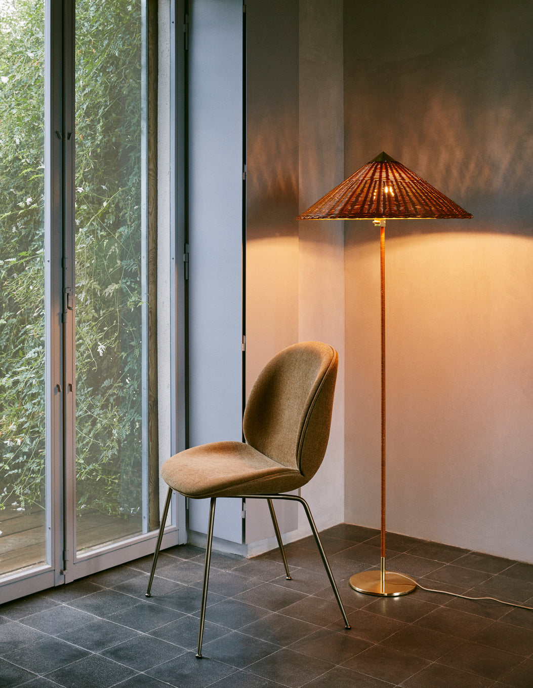 BEETLE upholstered chair with a black steel base