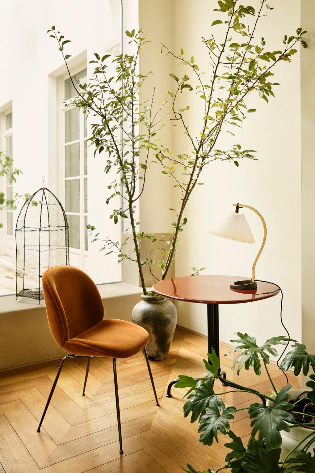 BEETLE upholstered chair with a black steel base